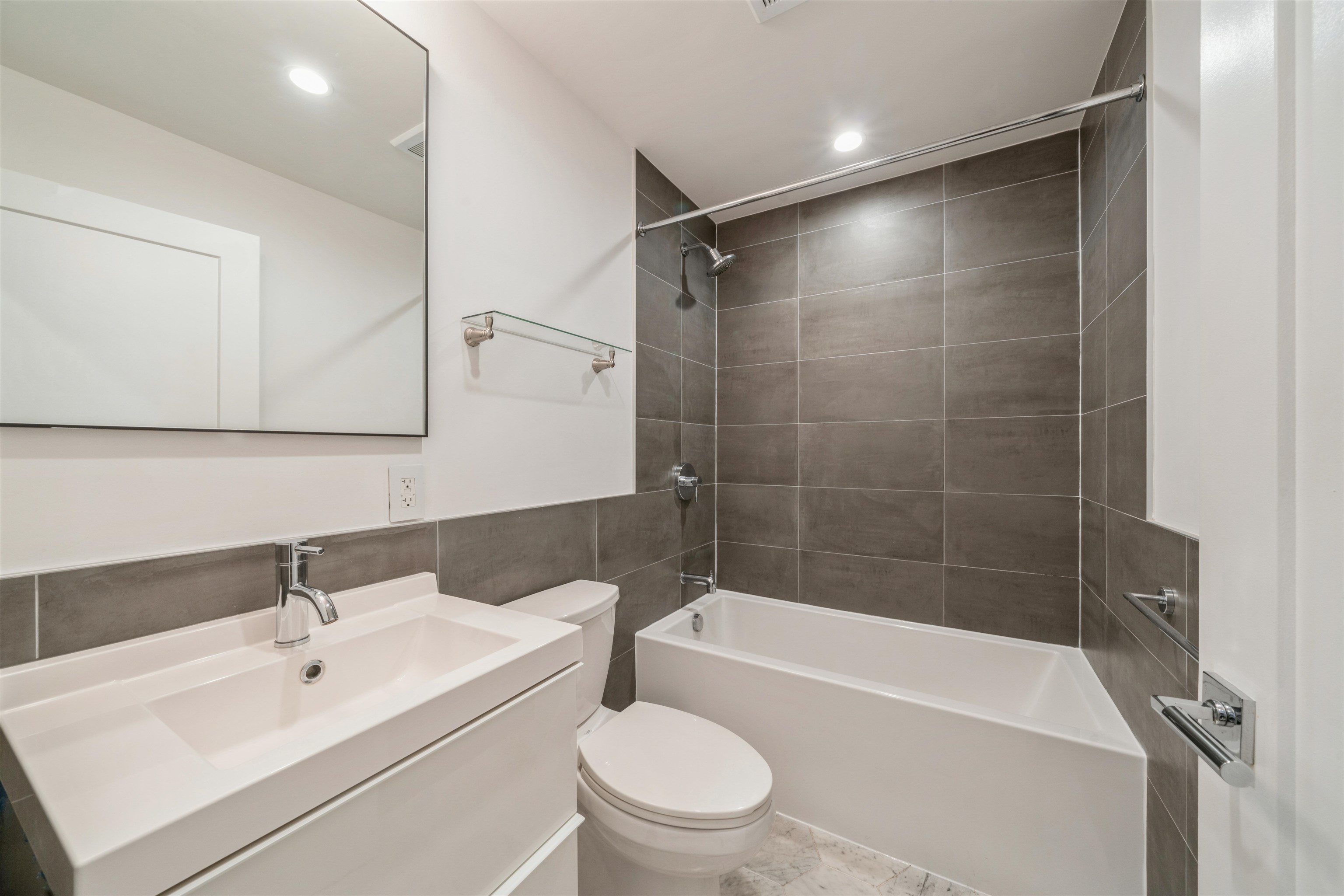 256 MONTGOMERY ST Unit: 1