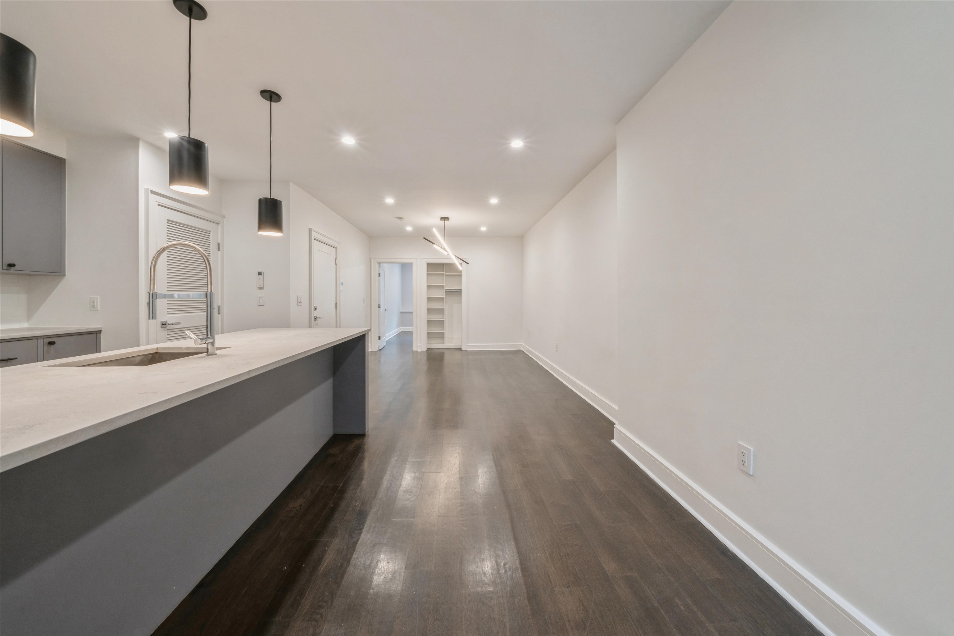 256 MONTGOMERY ST Unit: 1