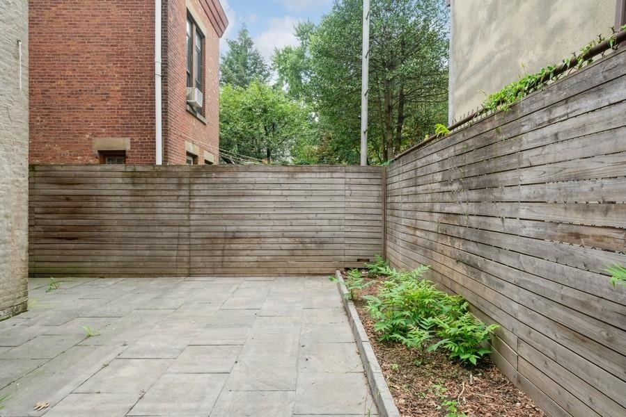 256 MONTGOMERY ST Unit: 1