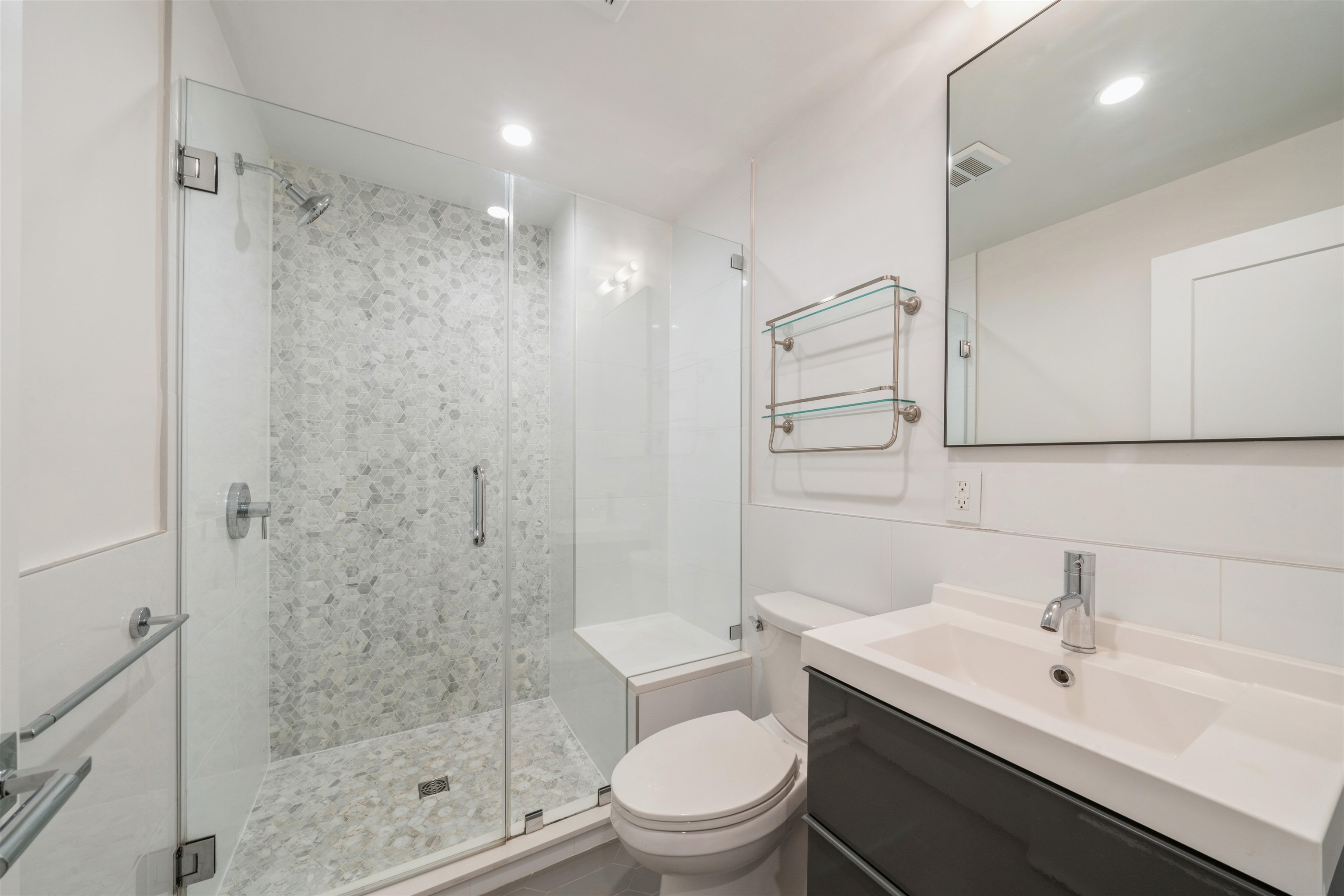 256 MONTGOMERY ST Unit: 1