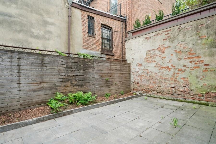 256 MONTGOMERY ST Unit: 1