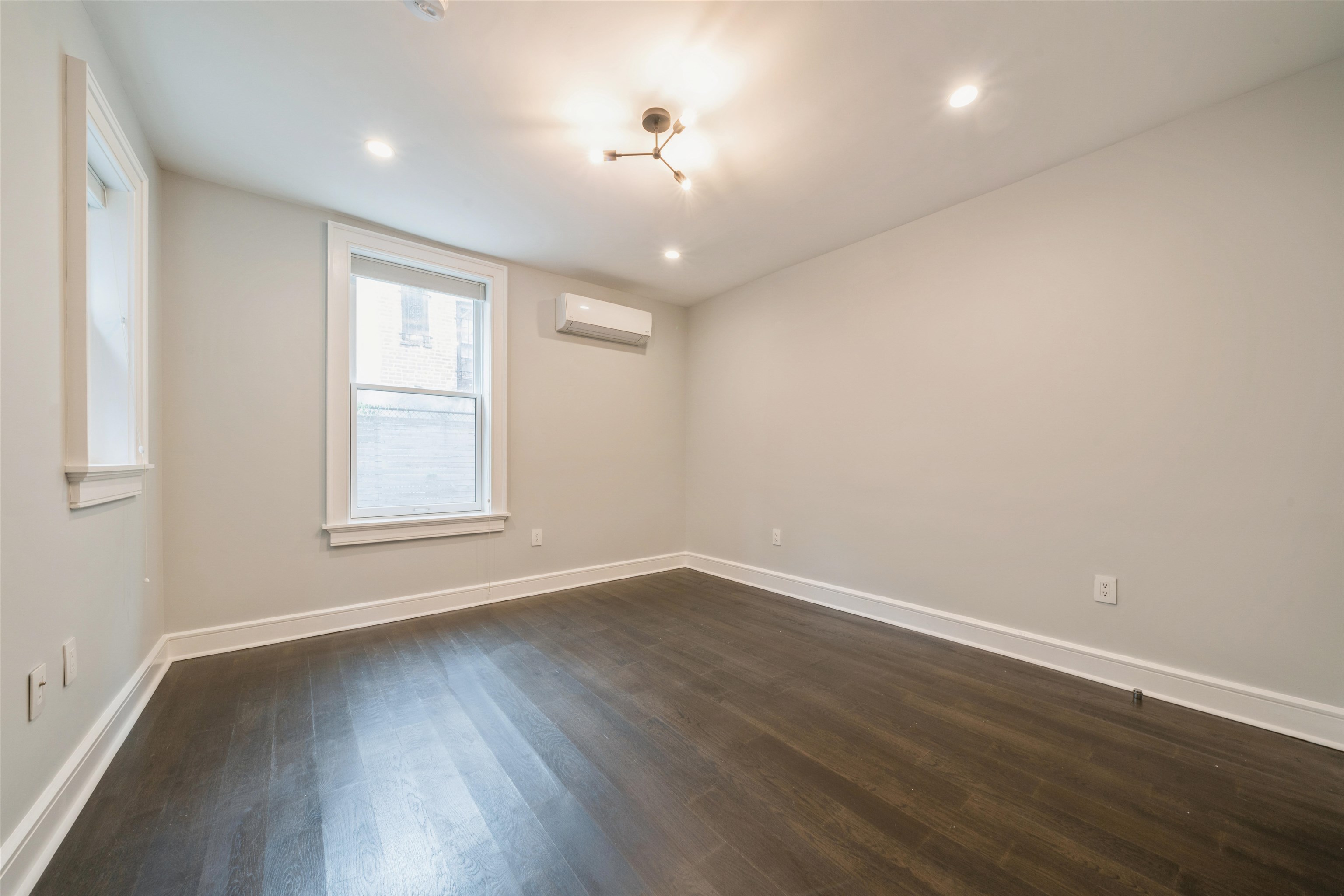 256 MONTGOMERY ST Unit: 1