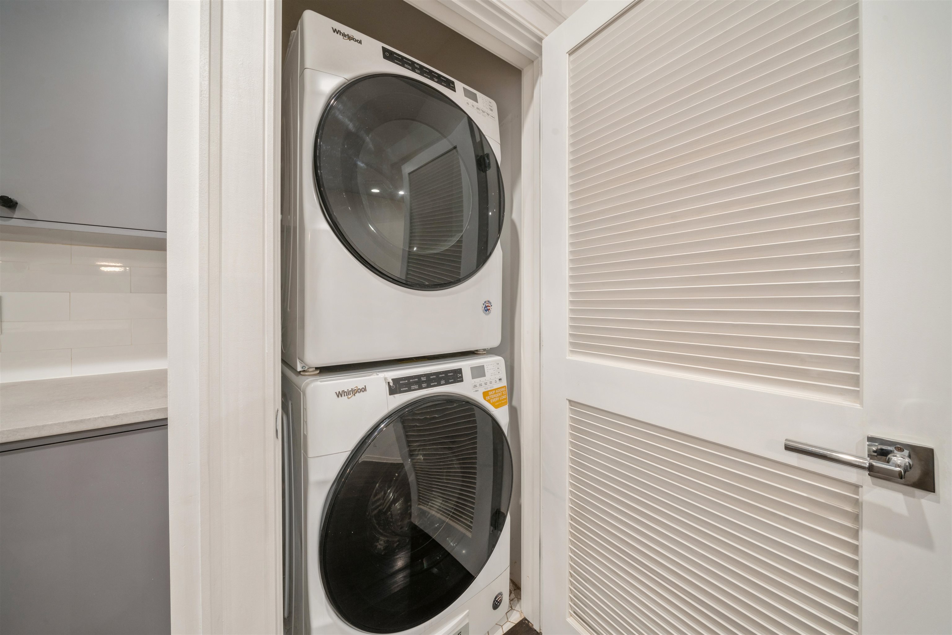 256 MONTGOMERY ST Unit: 1