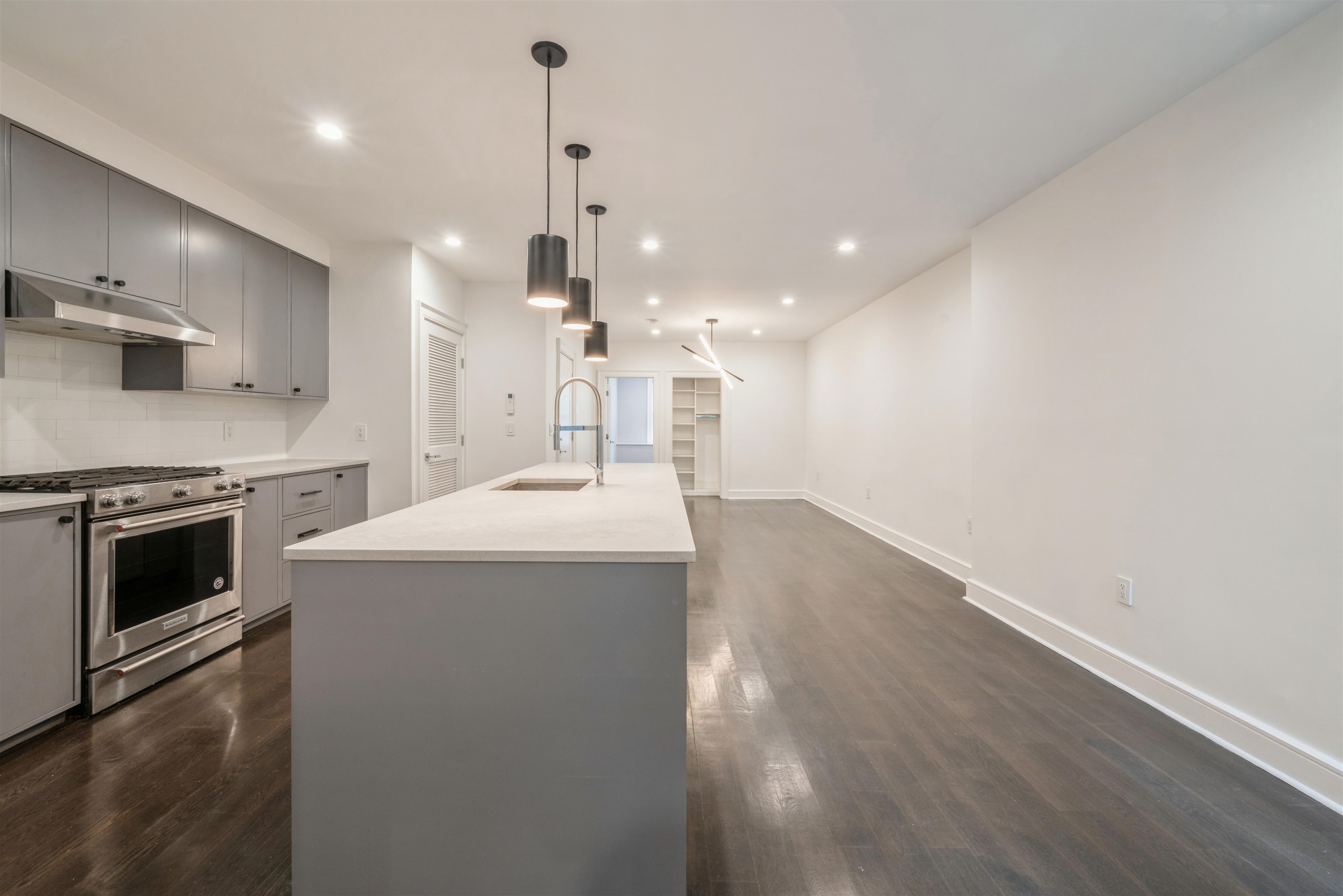 256 MONTGOMERY ST Unit: 1