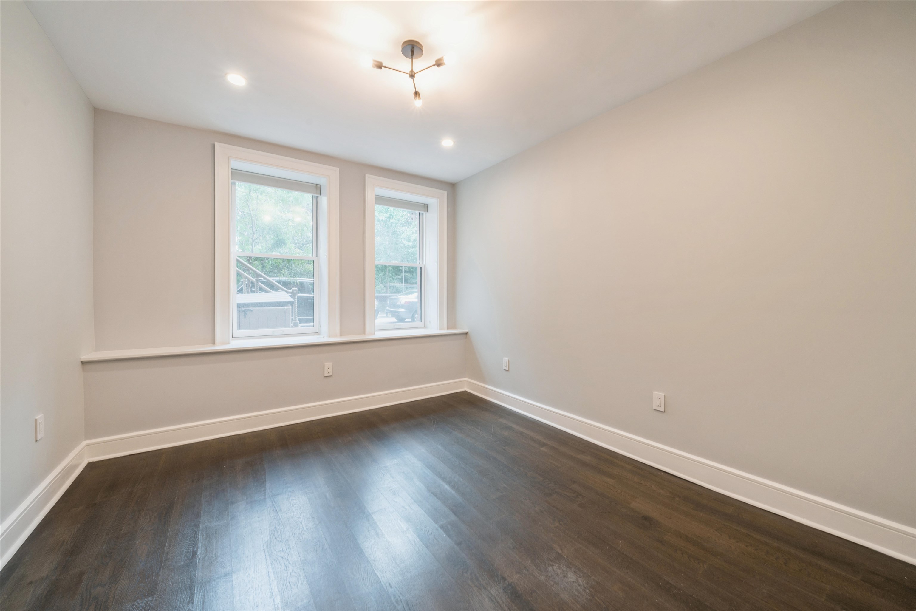 256 MONTGOMERY ST Unit: 1