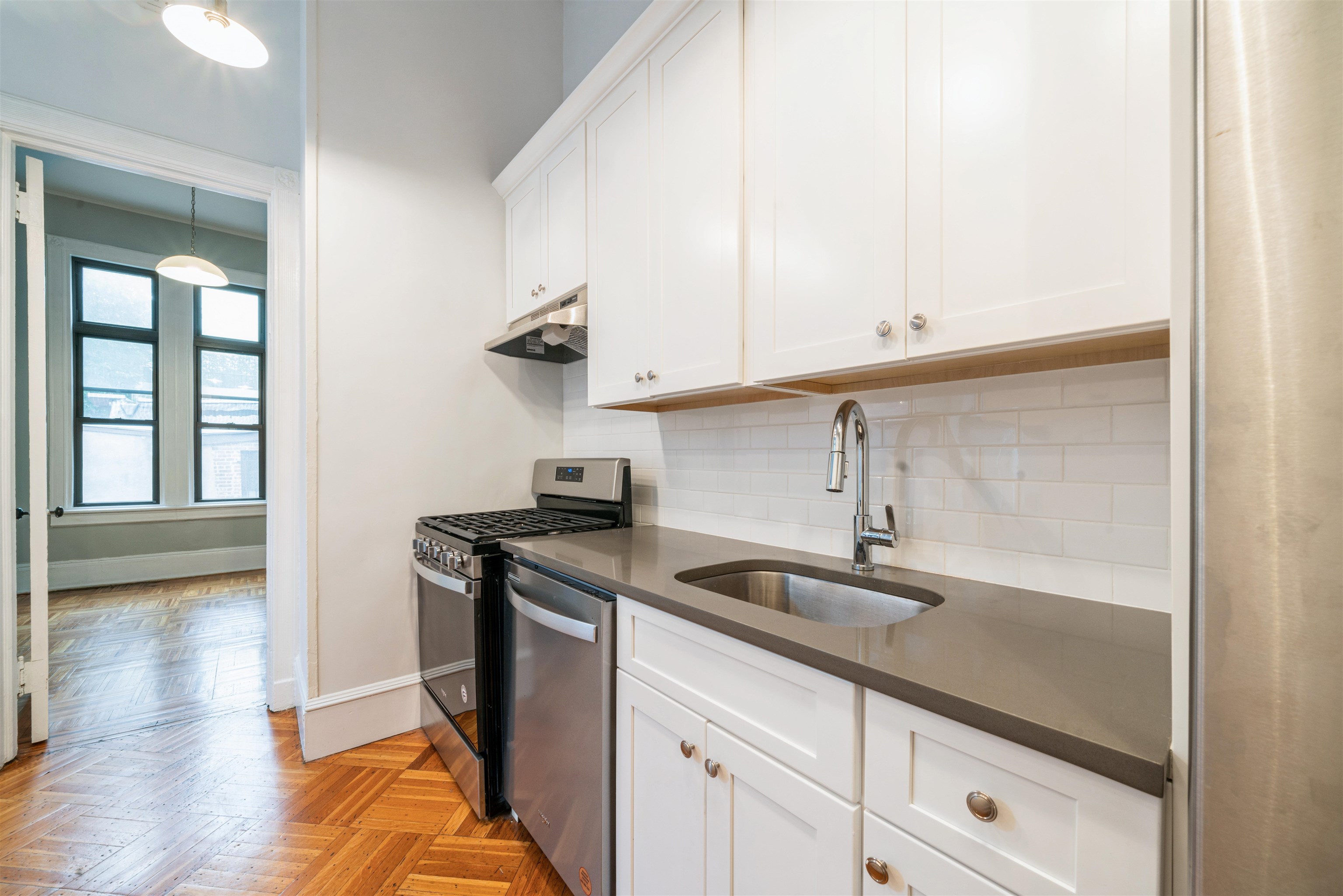 256 MONTGOMERY ST Unit: 2