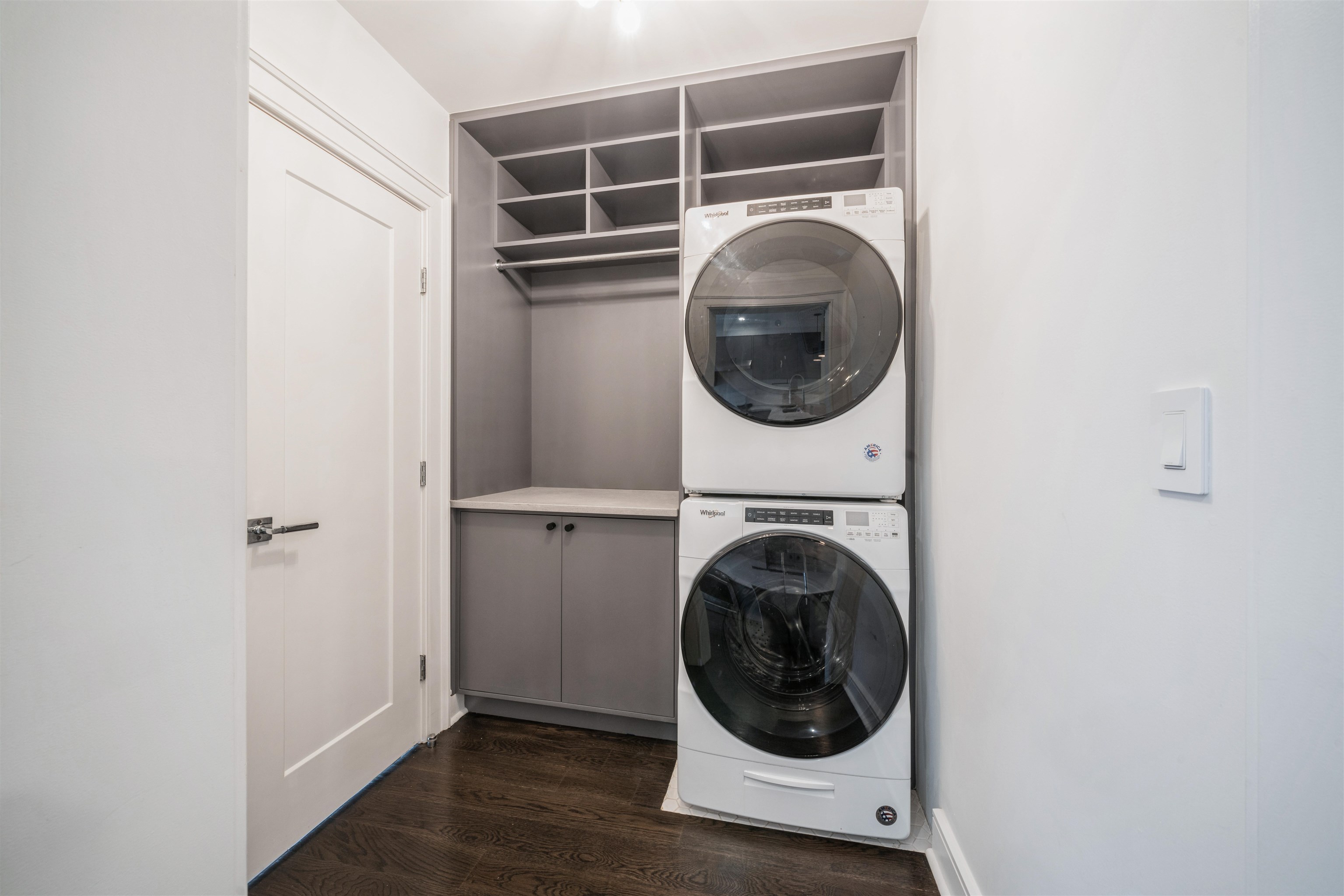 256 MONTGOMERY ST Unit: 4