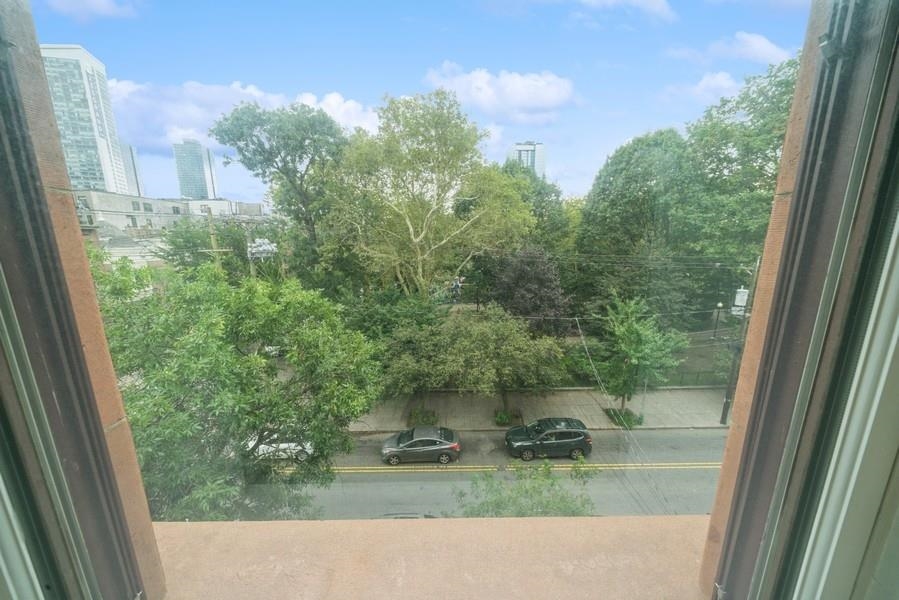 256 MONTGOMERY ST Unit: 4