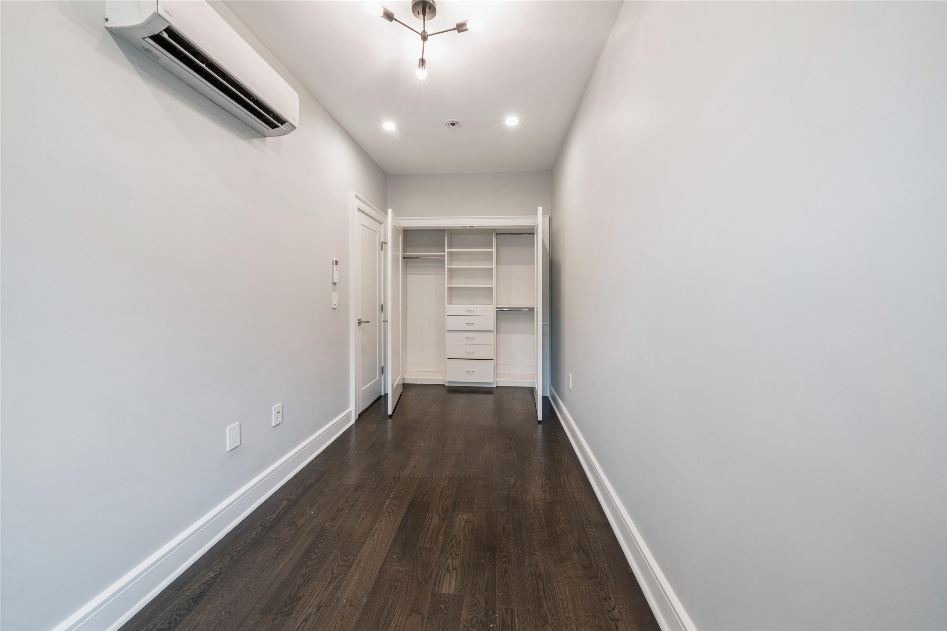 256 MONTGOMERY ST Unit: 4
