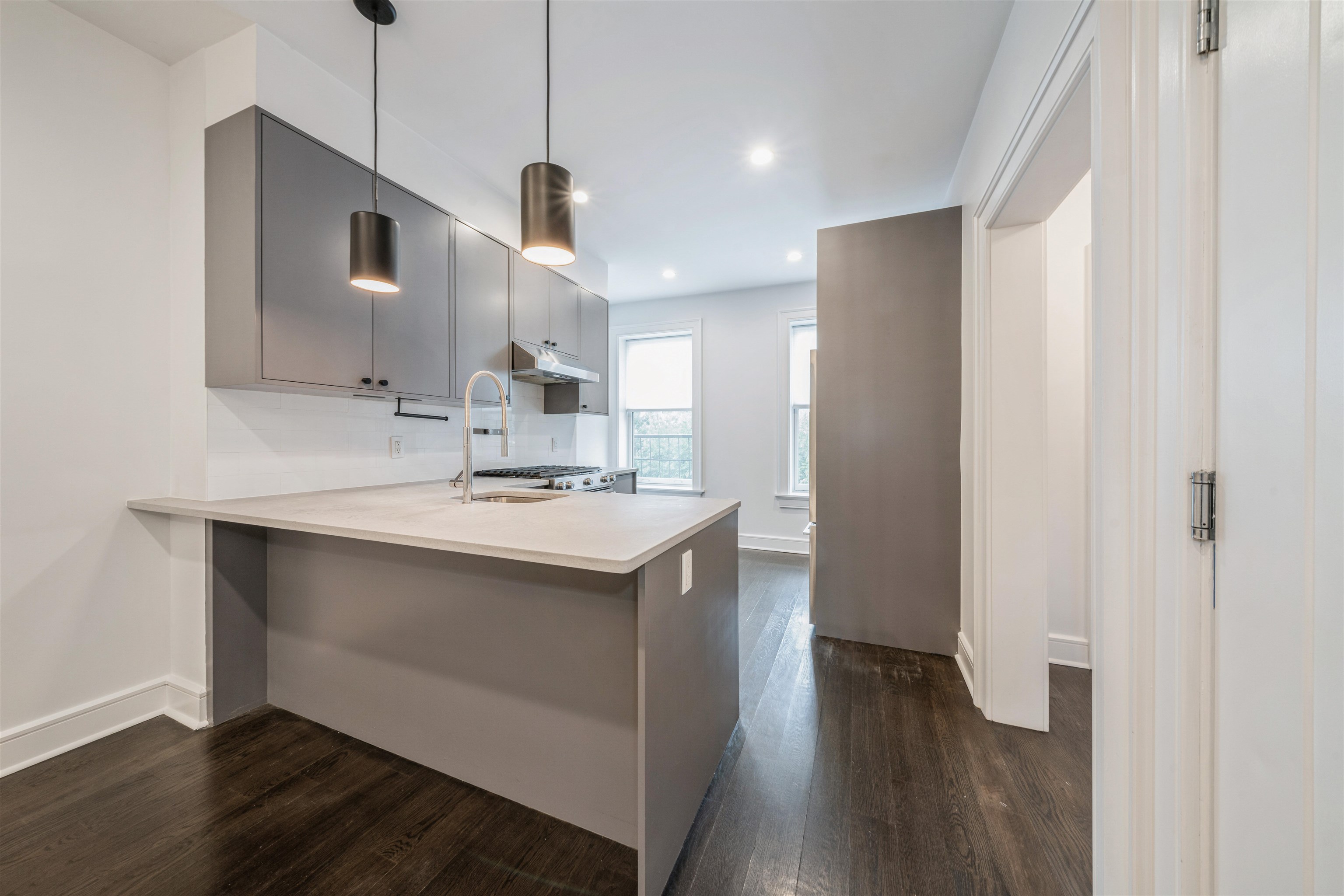 256 MONTGOMERY ST Unit: 4