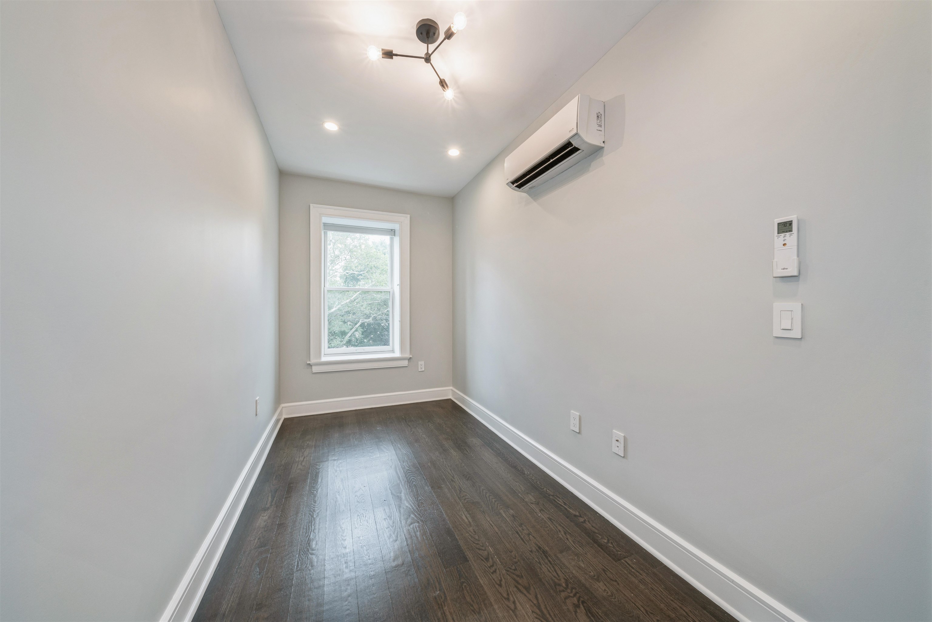 256 MONTGOMERY ST Unit: 4