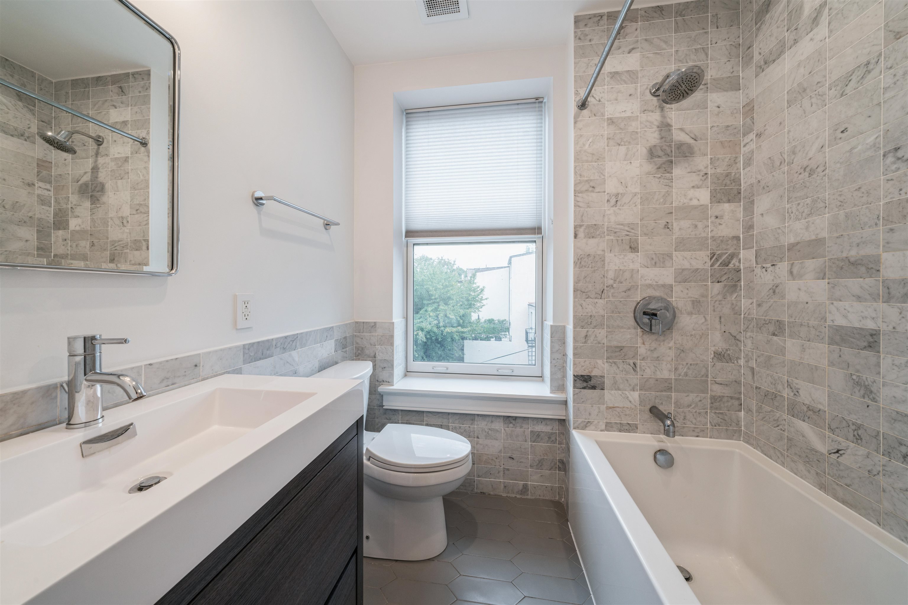 256 MONTGOMERY ST Unit: 4
