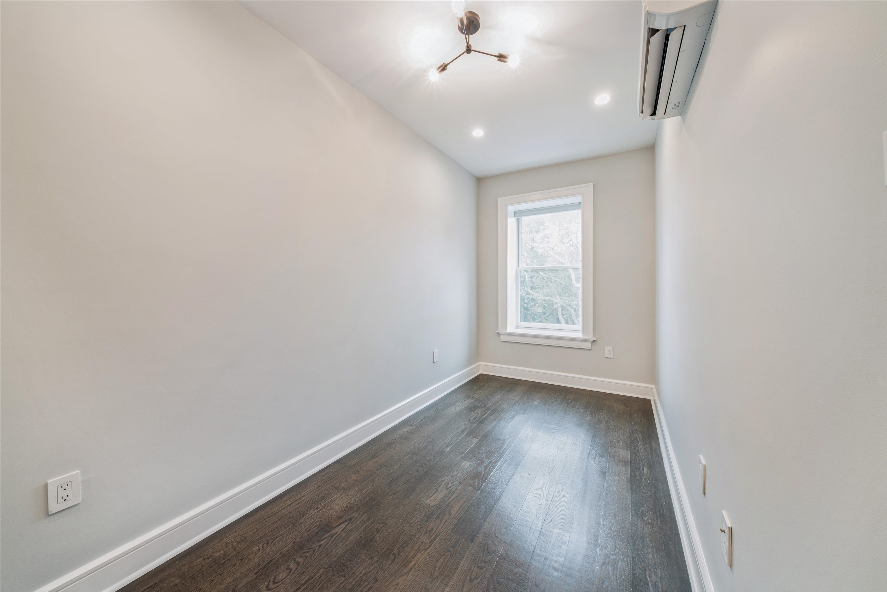 256 MONTGOMERY ST Unit: 4