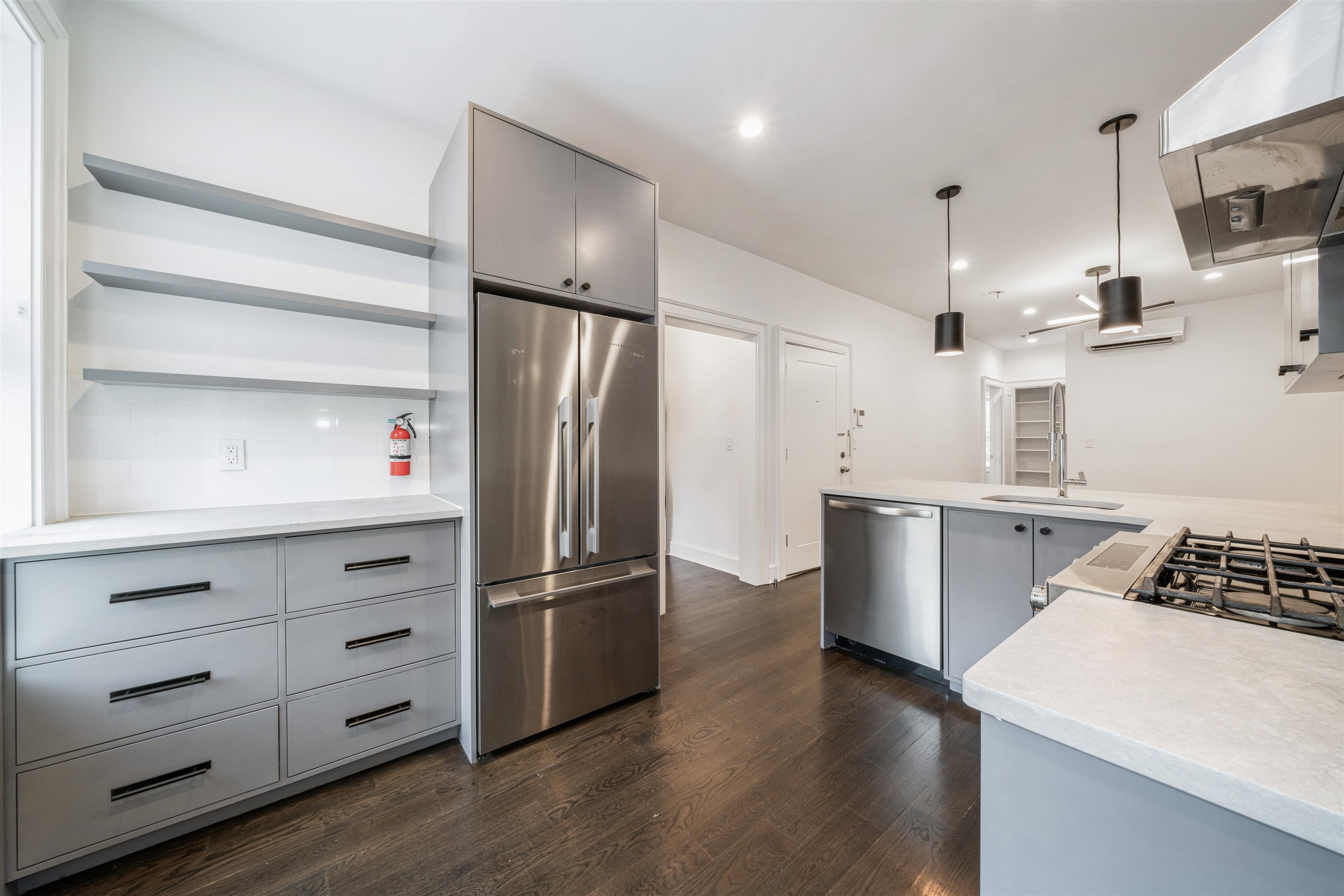 256 MONTGOMERY ST Unit: 4