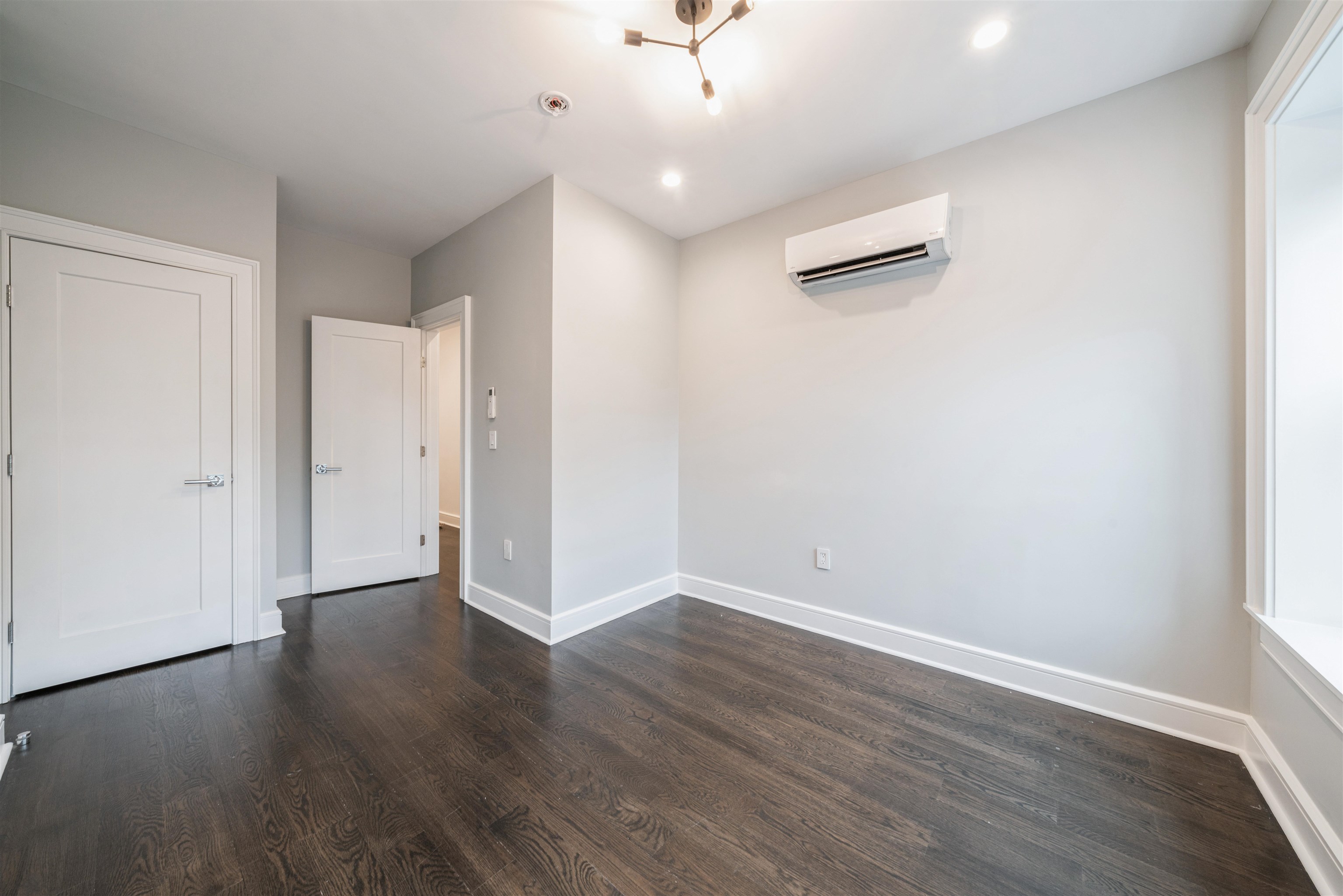 256 MONTGOMERY ST Unit: 4