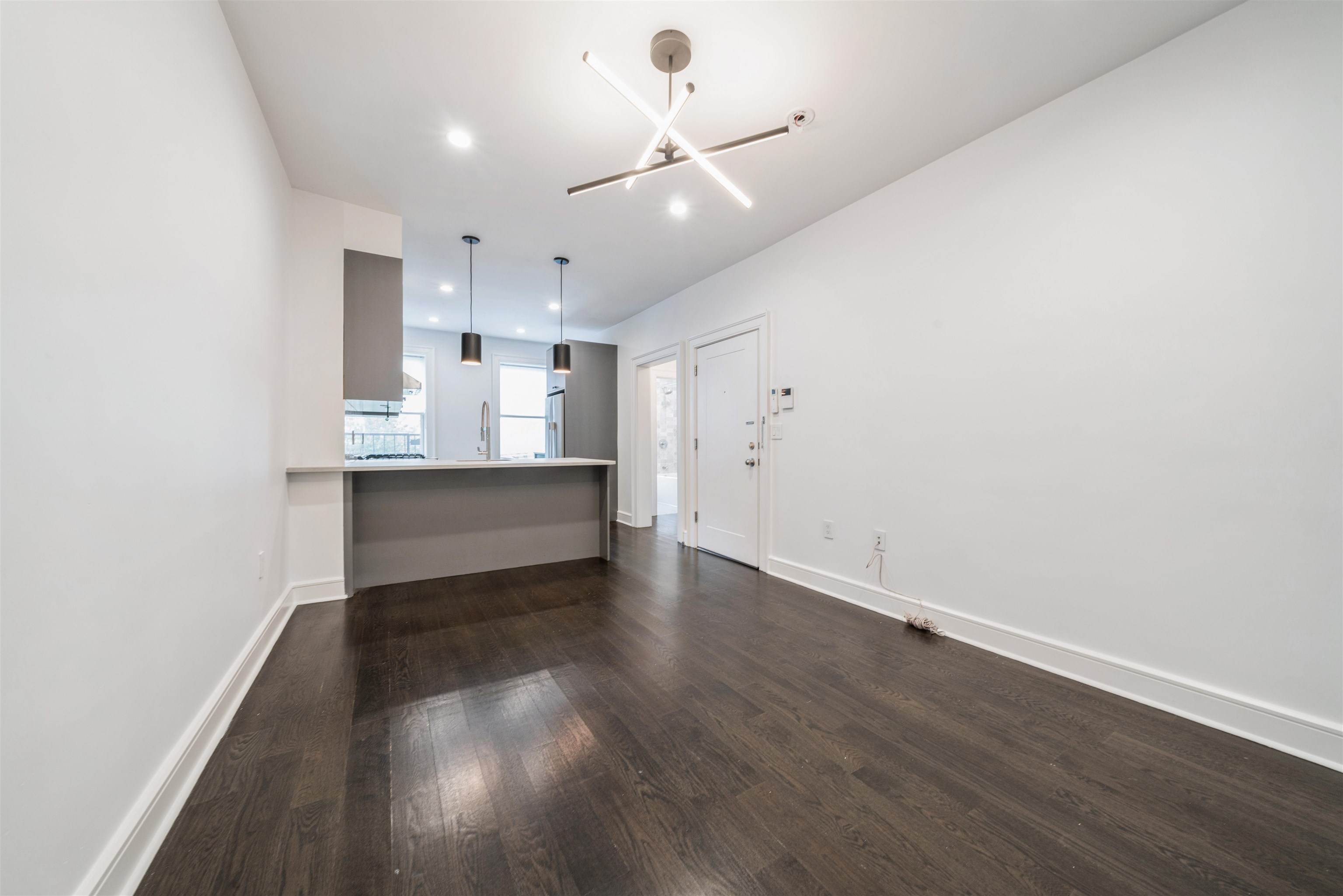 256 MONTGOMERY ST Unit: 4