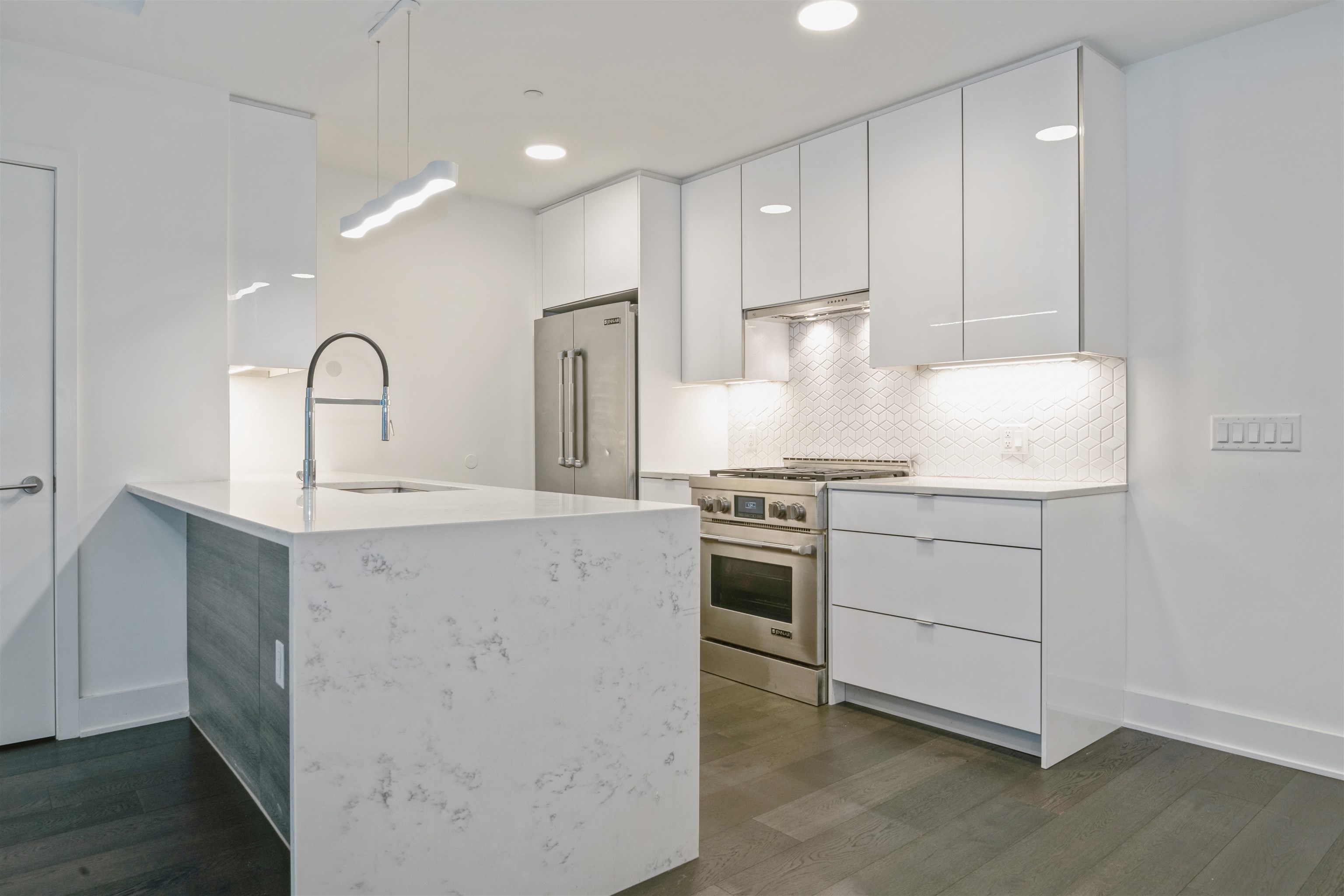 380 NEWARK AVE Unit: 305