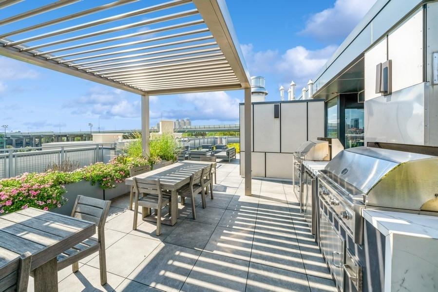 380 NEWARK AVE Unit: 305