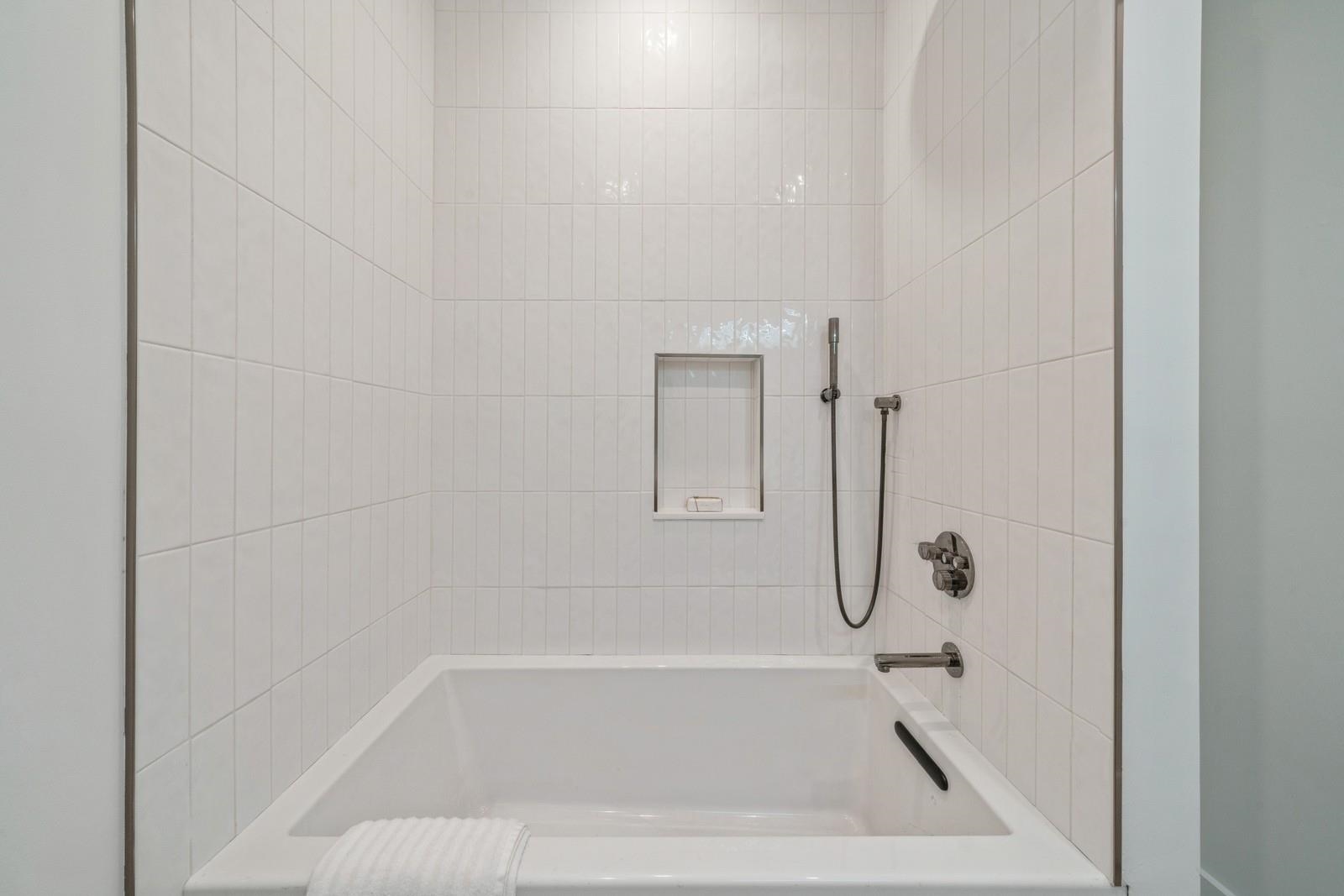 87 BRIGHT ST Unit: 2