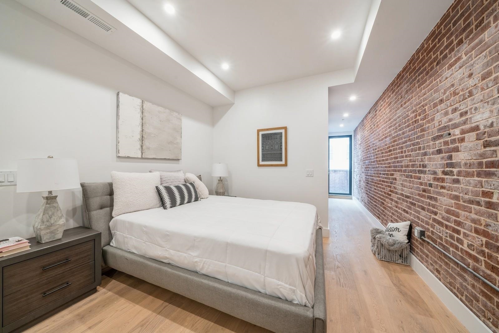 87 BRIGHT ST Unit: 2
