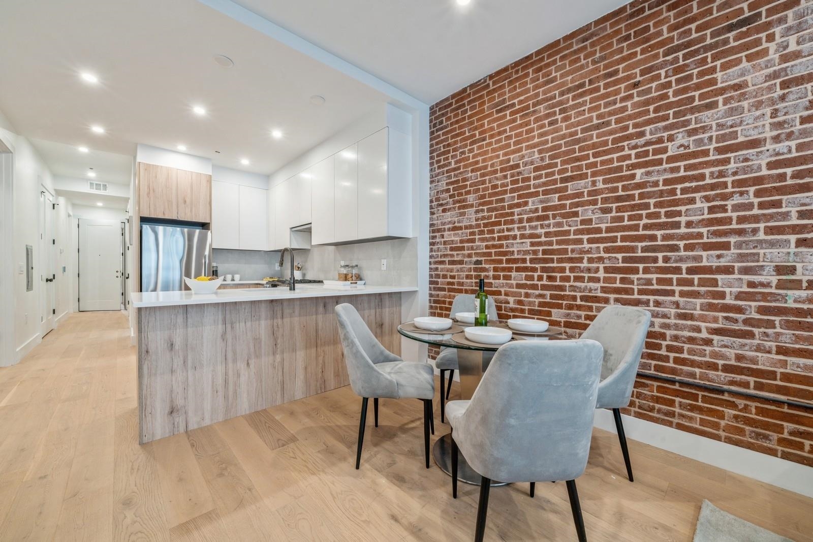87 BRIGHT ST Unit: 2
