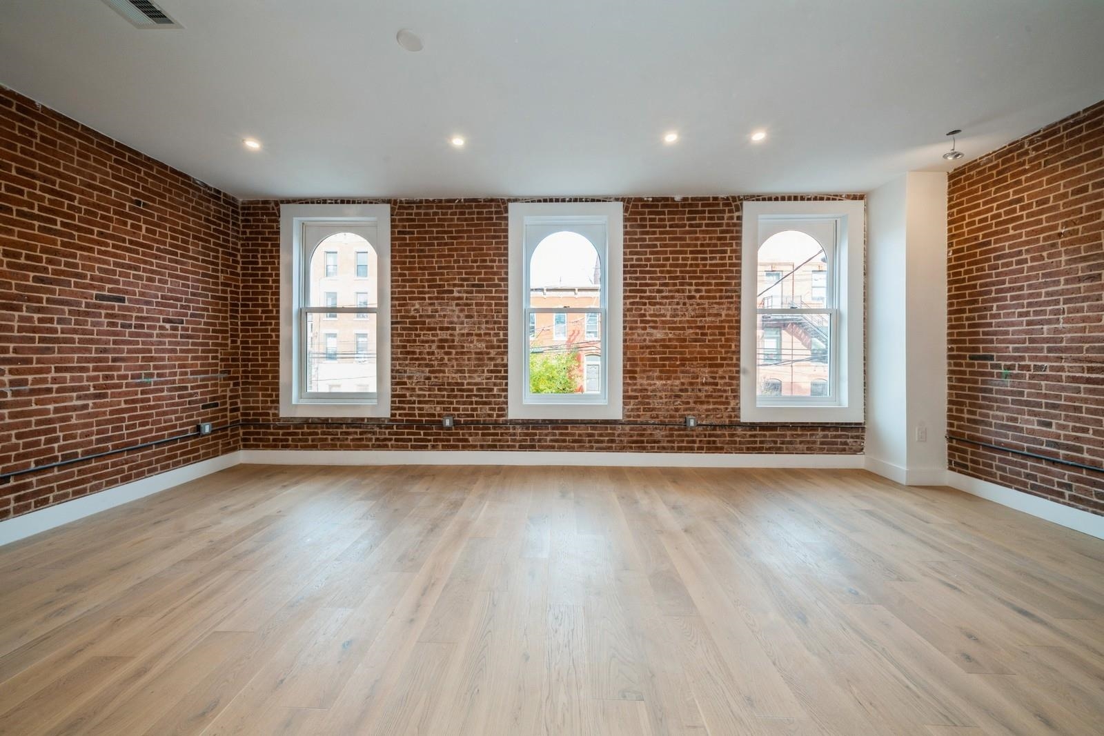 87 BRIGHT ST Unit: 3