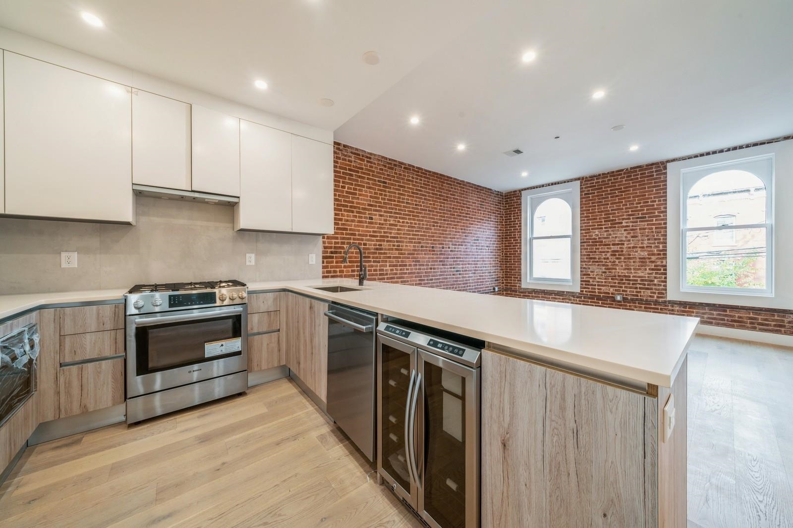87 BRIGHT ST Unit: 3