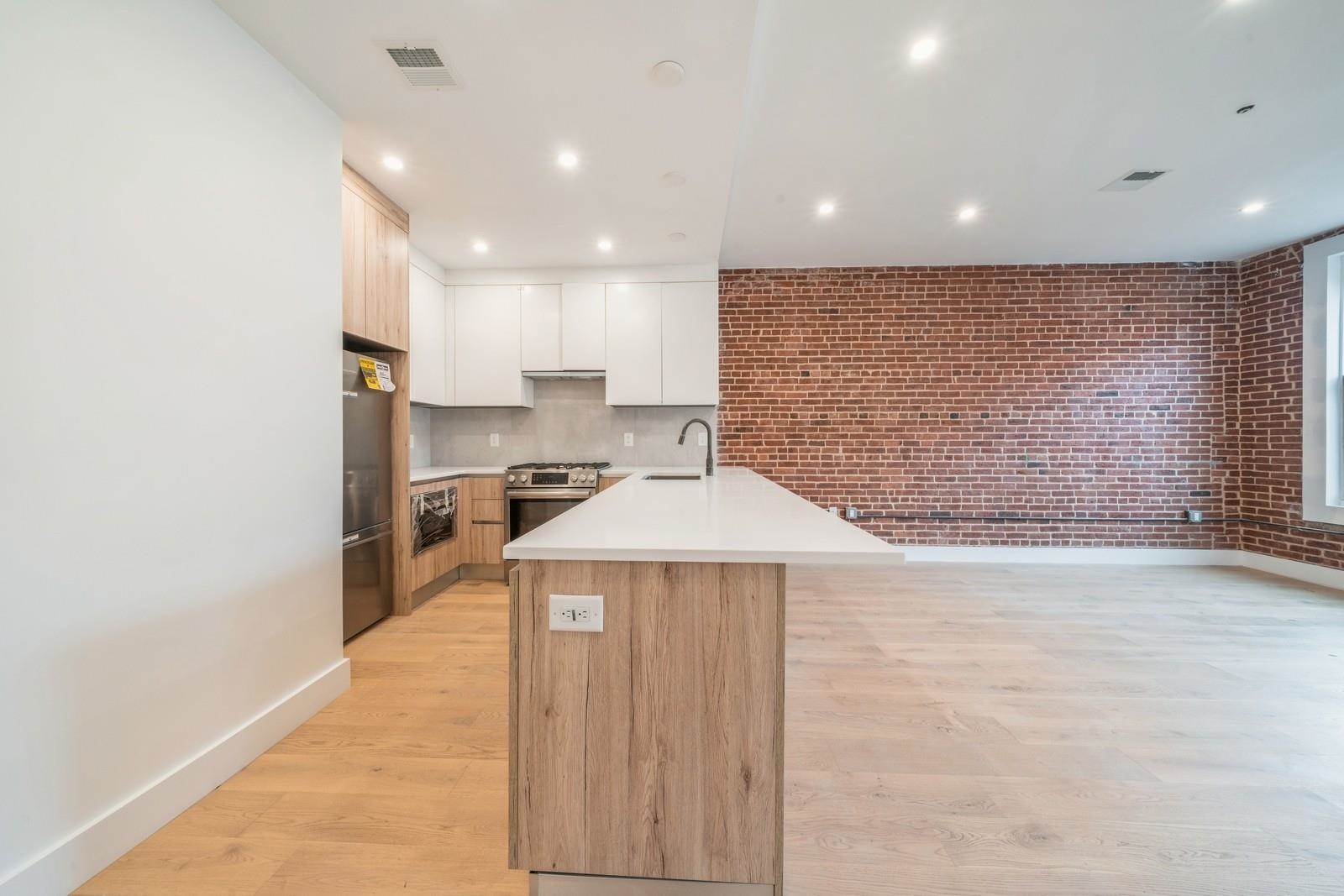 87 BRIGHT ST Unit: 3