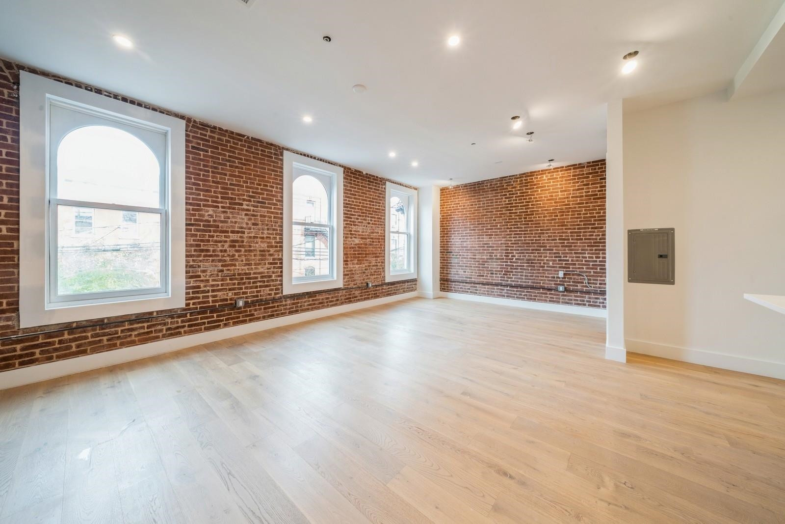 87 BRIGHT ST Unit: 3
