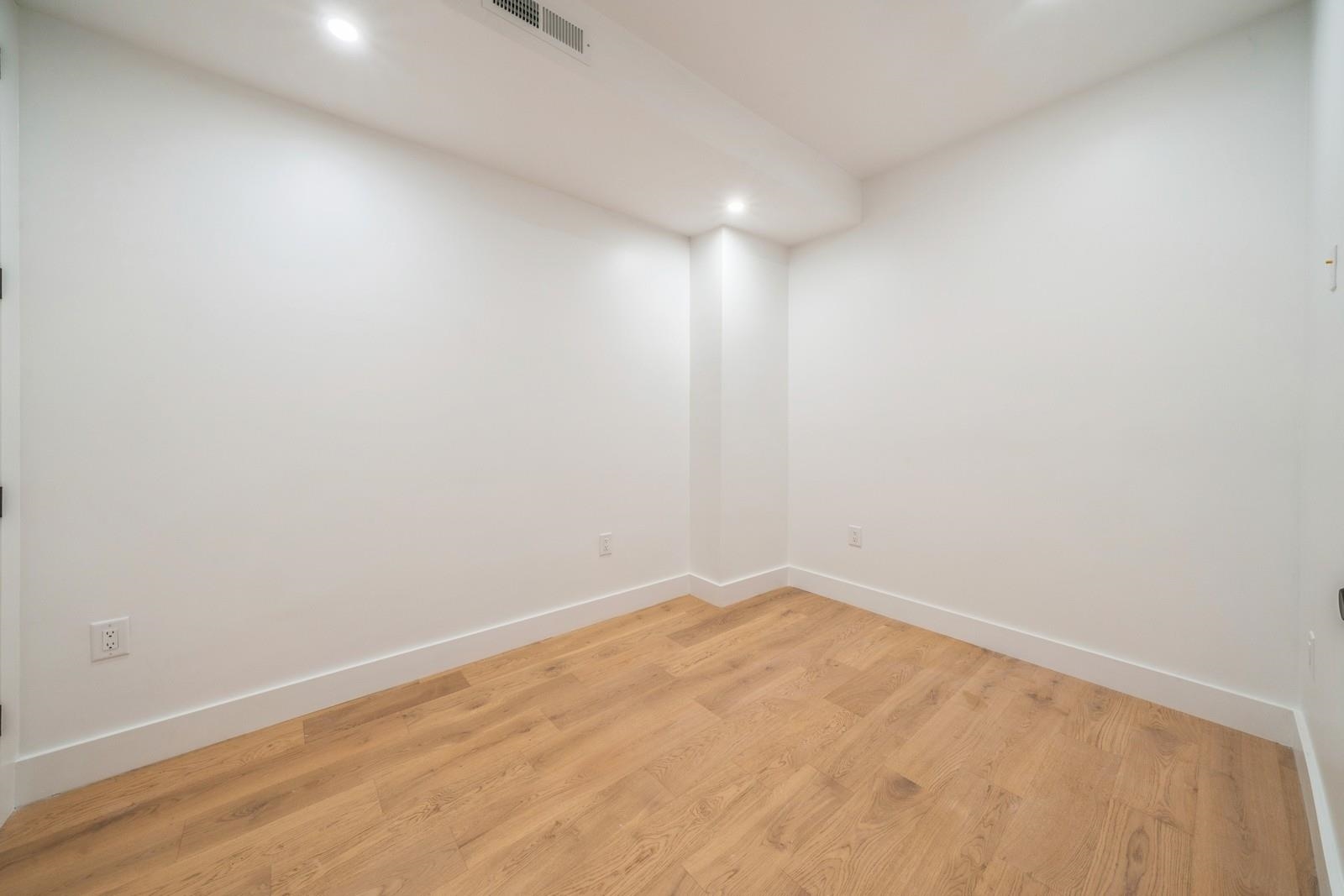 87 BRIGHT ST Unit: 3