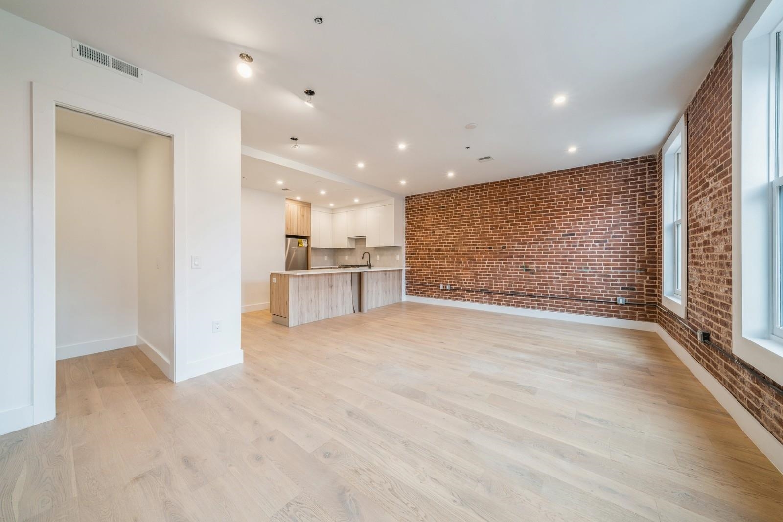 87 BRIGHT ST Unit: 3
