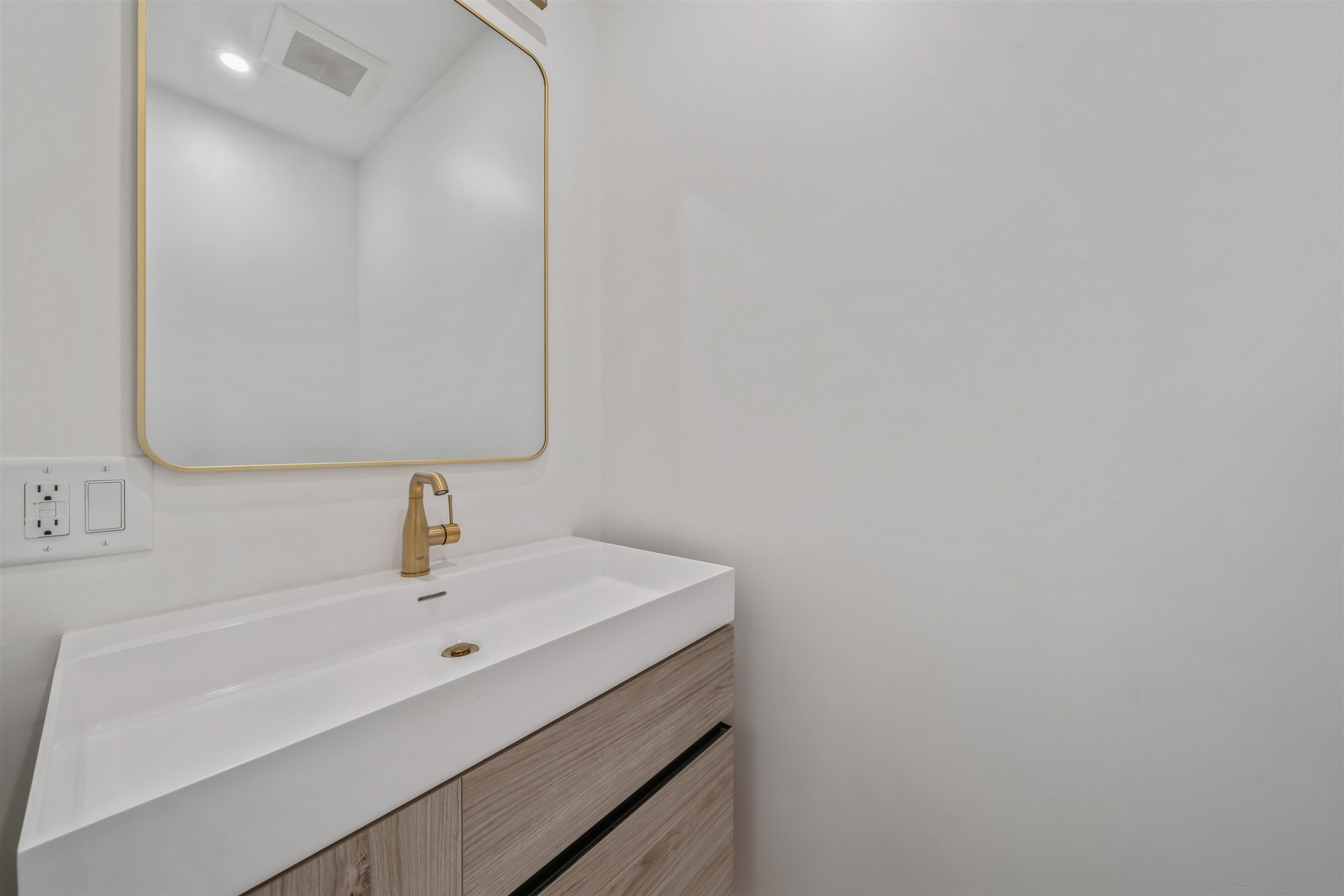 87 BRIGHT ST Unit: 4