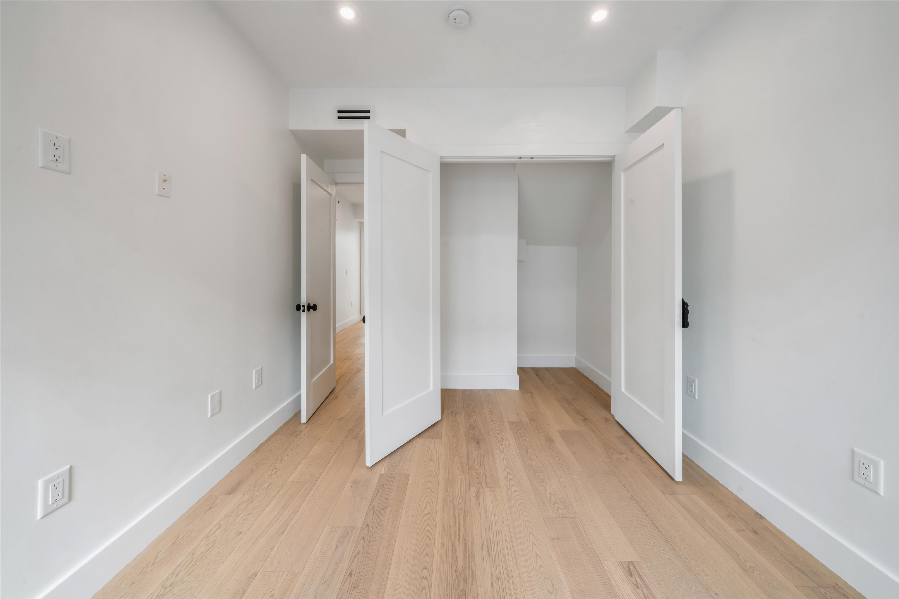 87 BRIGHT ST Unit: 4
