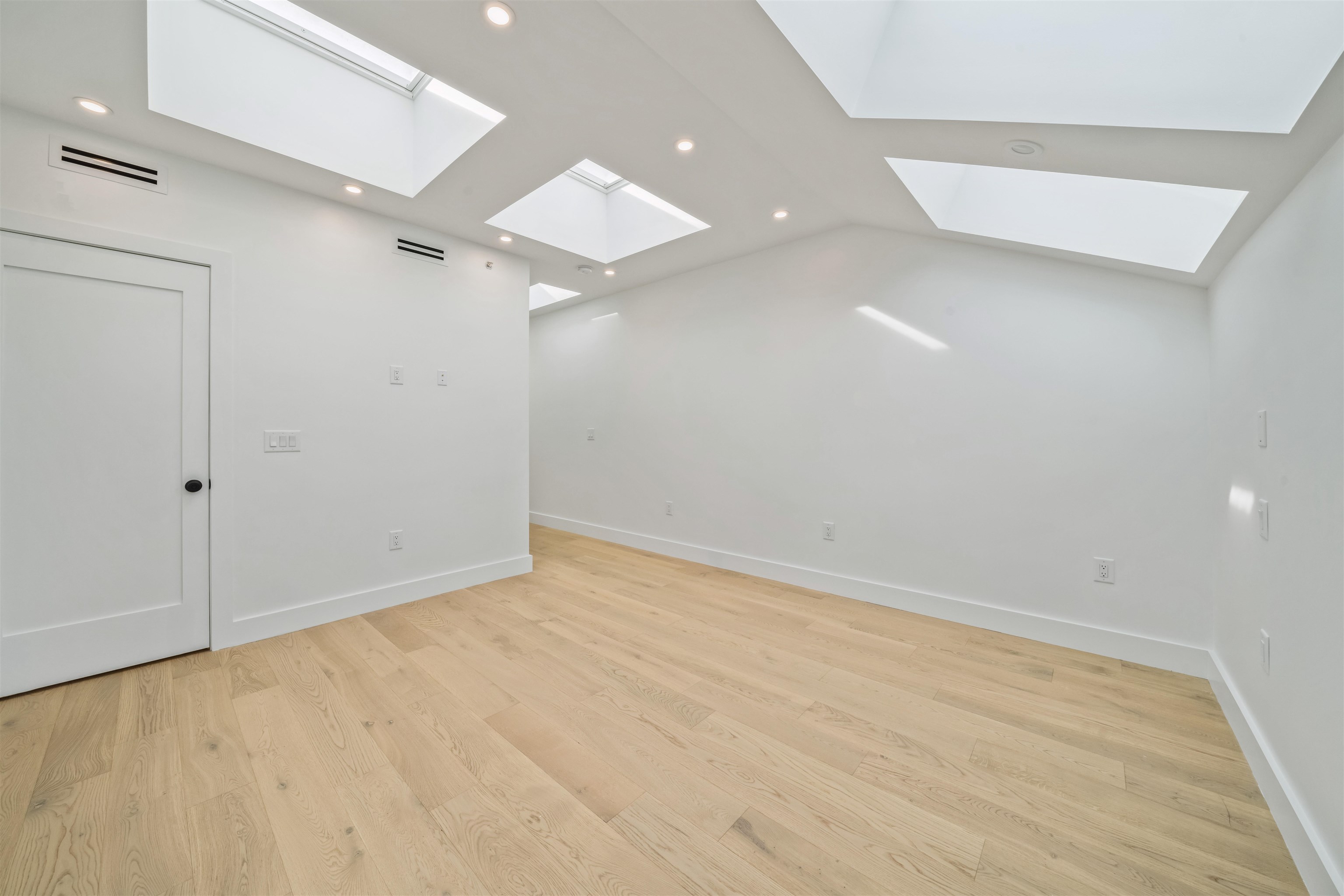 87 BRIGHT ST Unit: 4