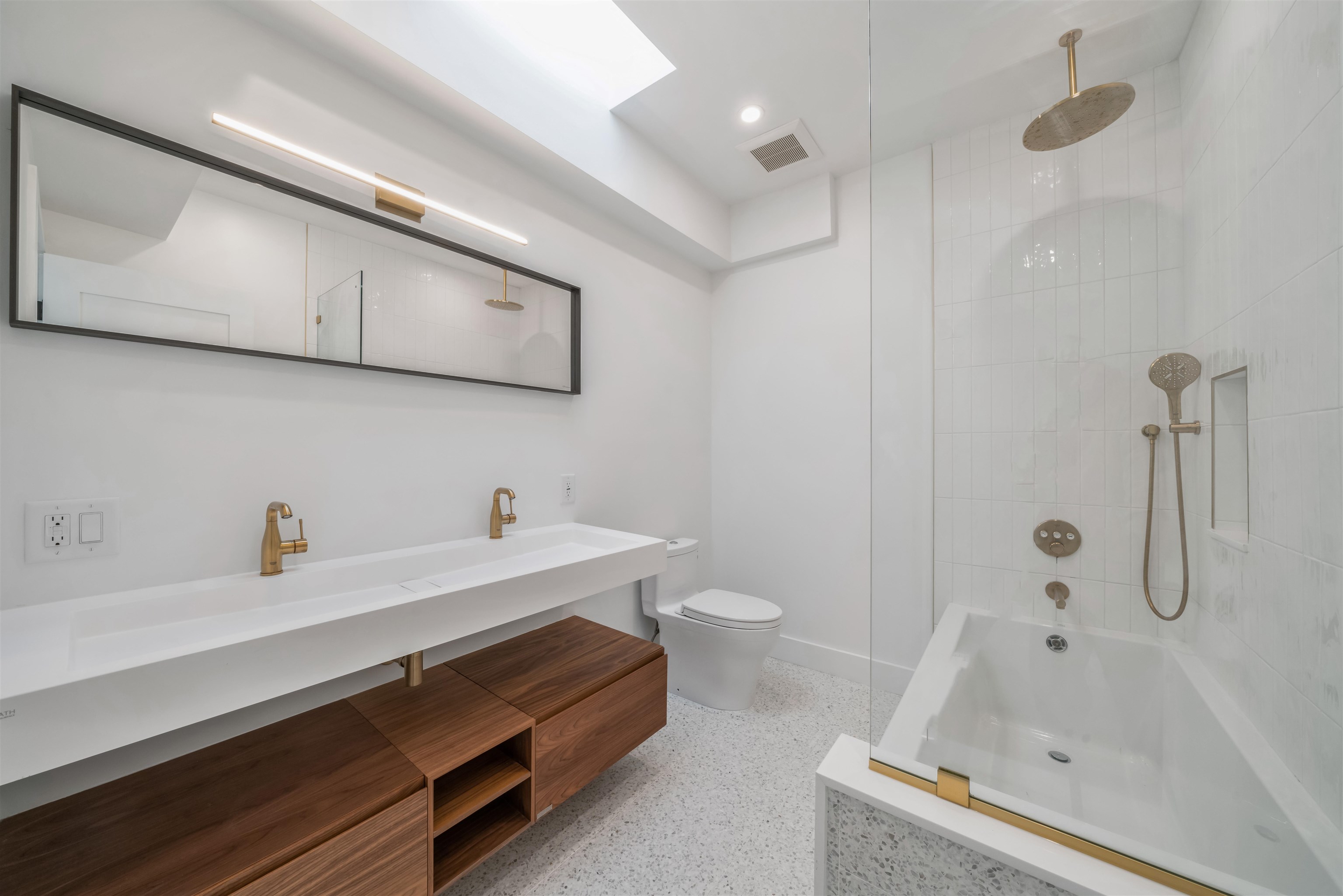 87 BRIGHT ST Unit: 4
