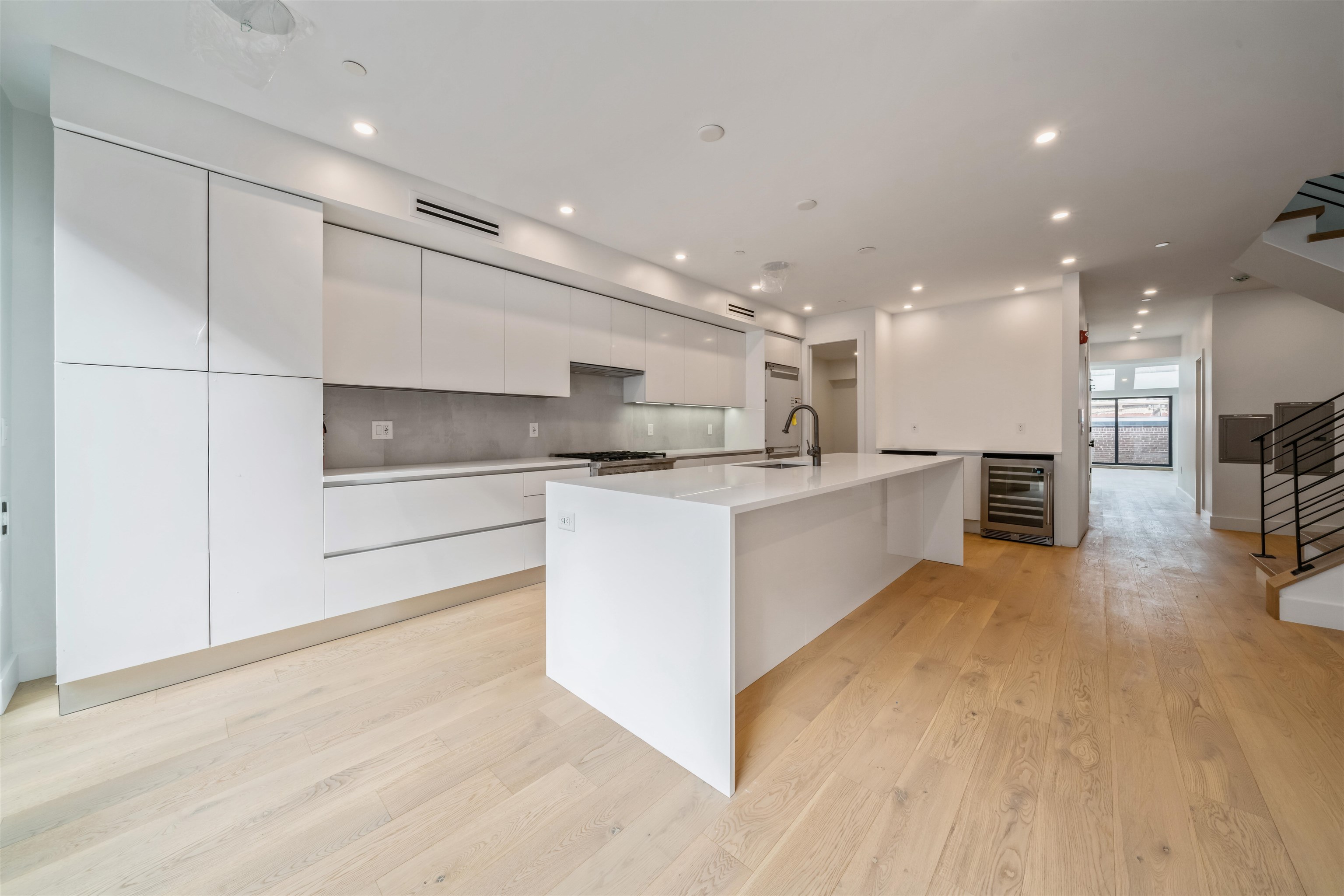 87 BRIGHT ST Unit: 4