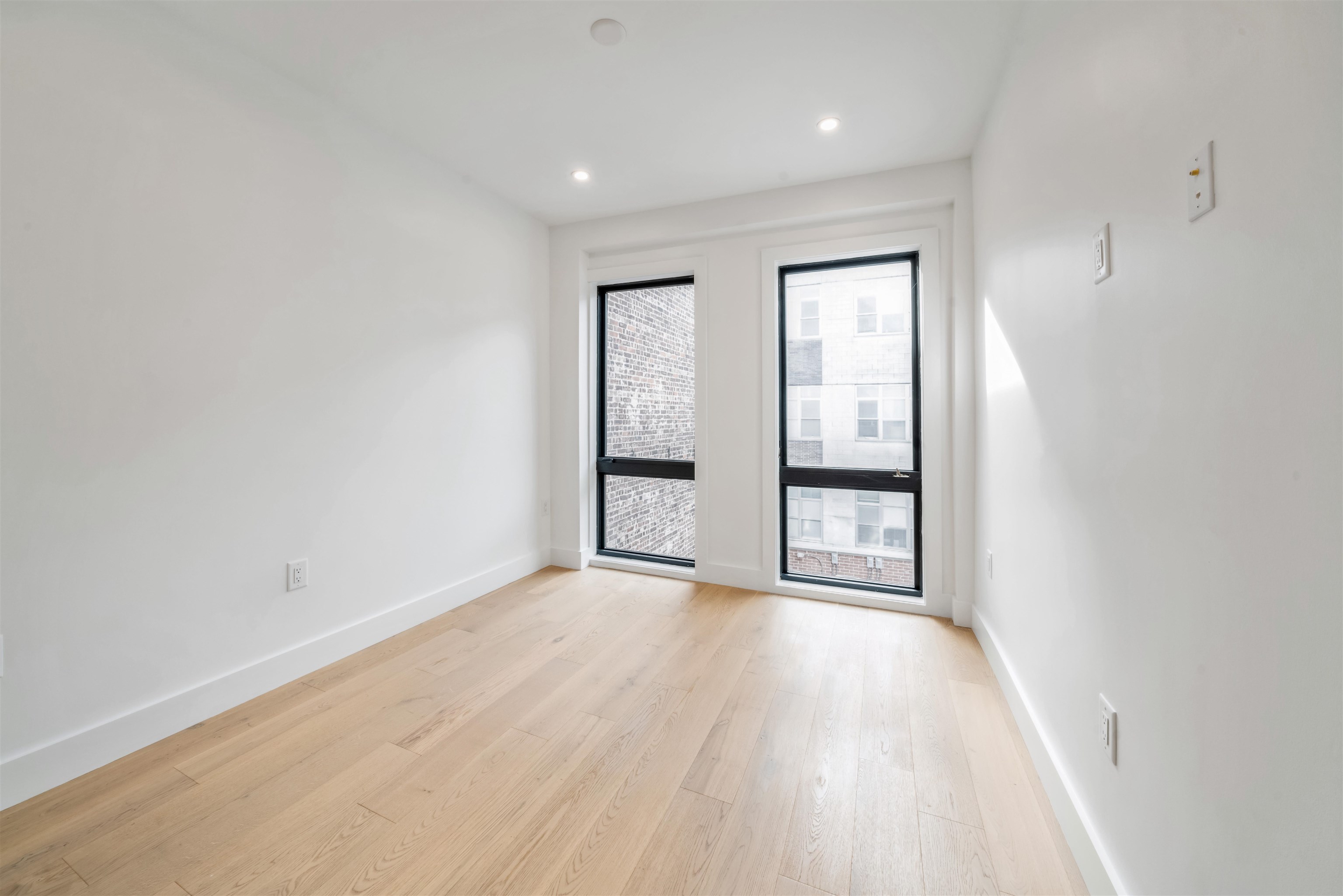 87 BRIGHT ST Unit: 4