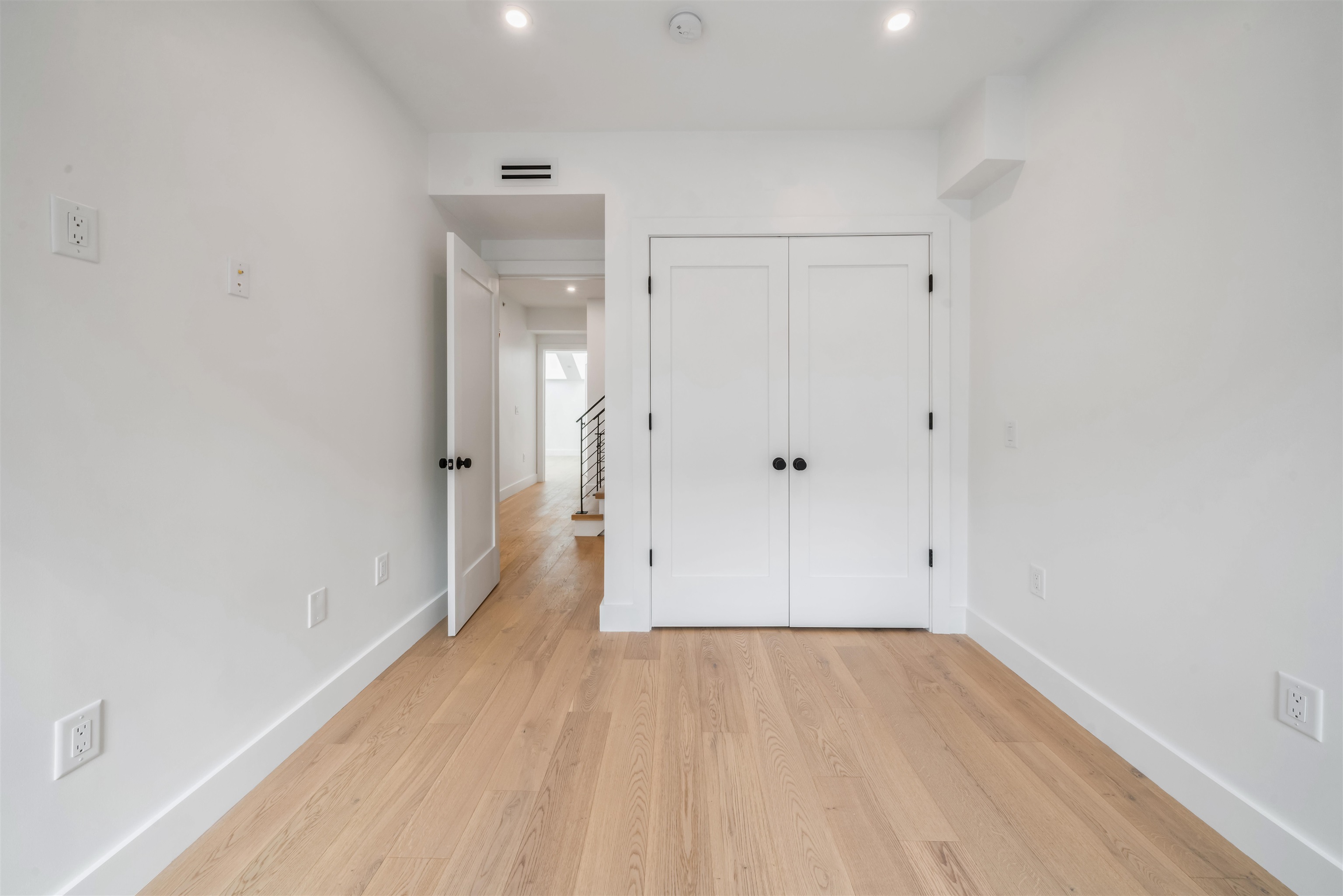 87 BRIGHT ST Unit: 4