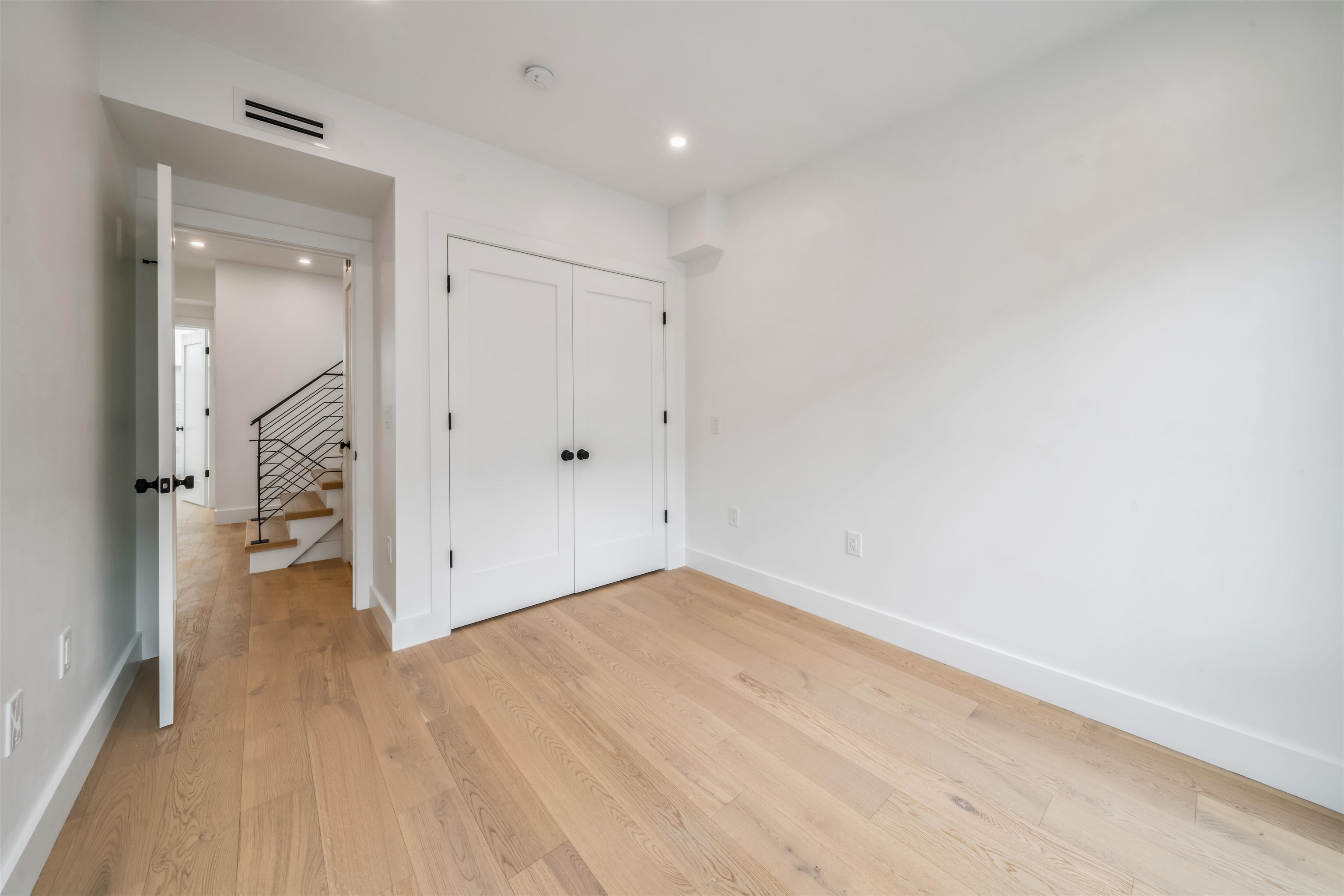87 BRIGHT ST Unit: 4