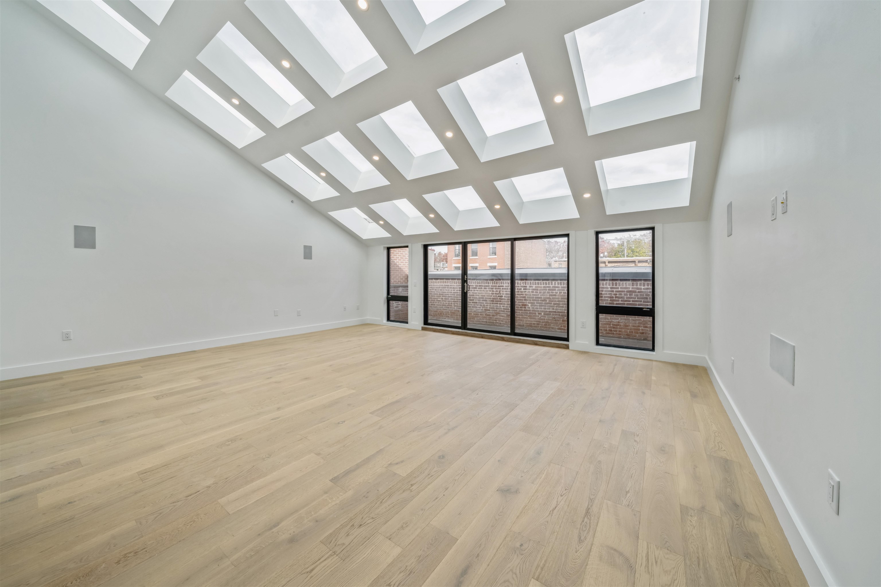 87 BRIGHT ST Unit: 4