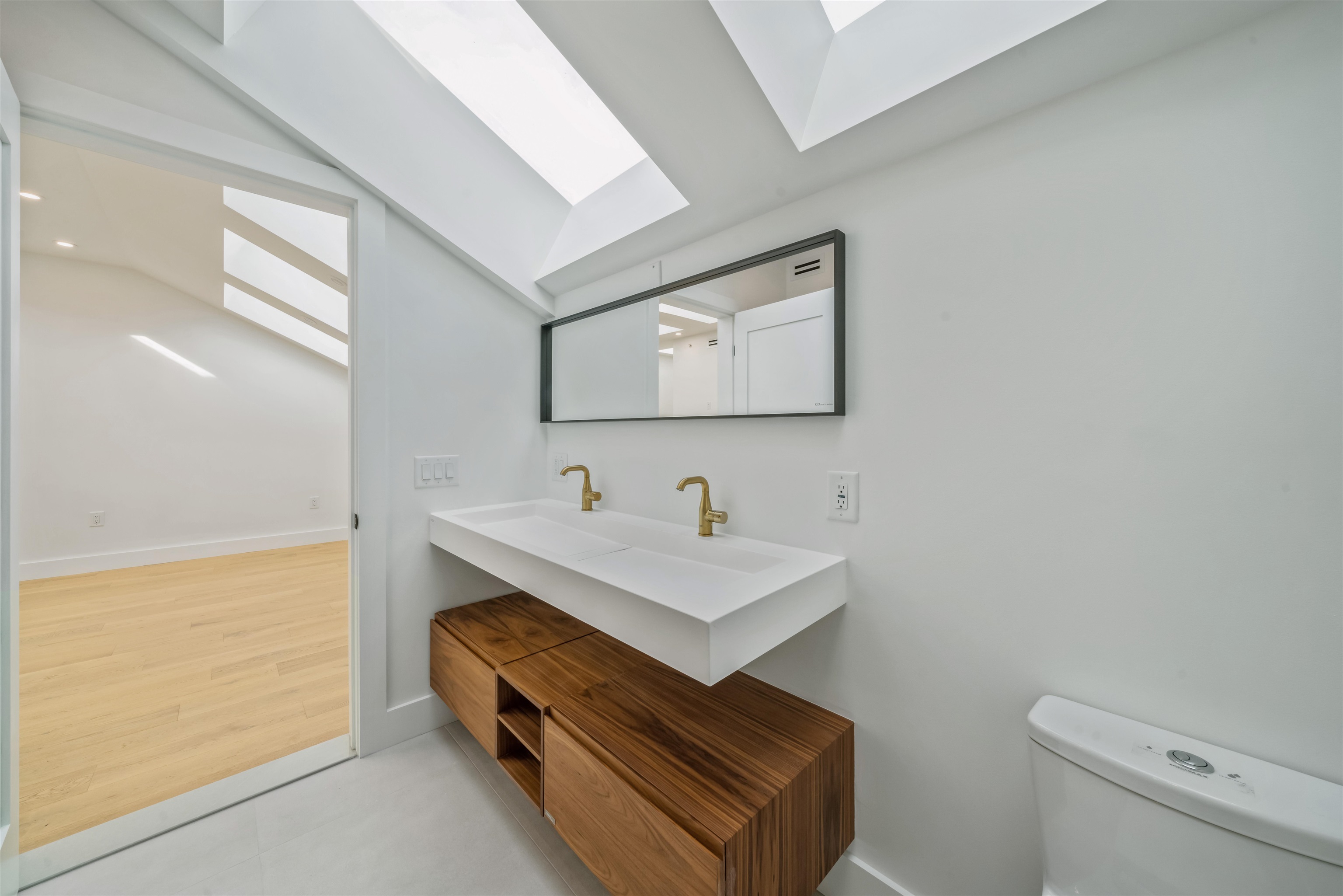87 BRIGHT ST Unit: 4