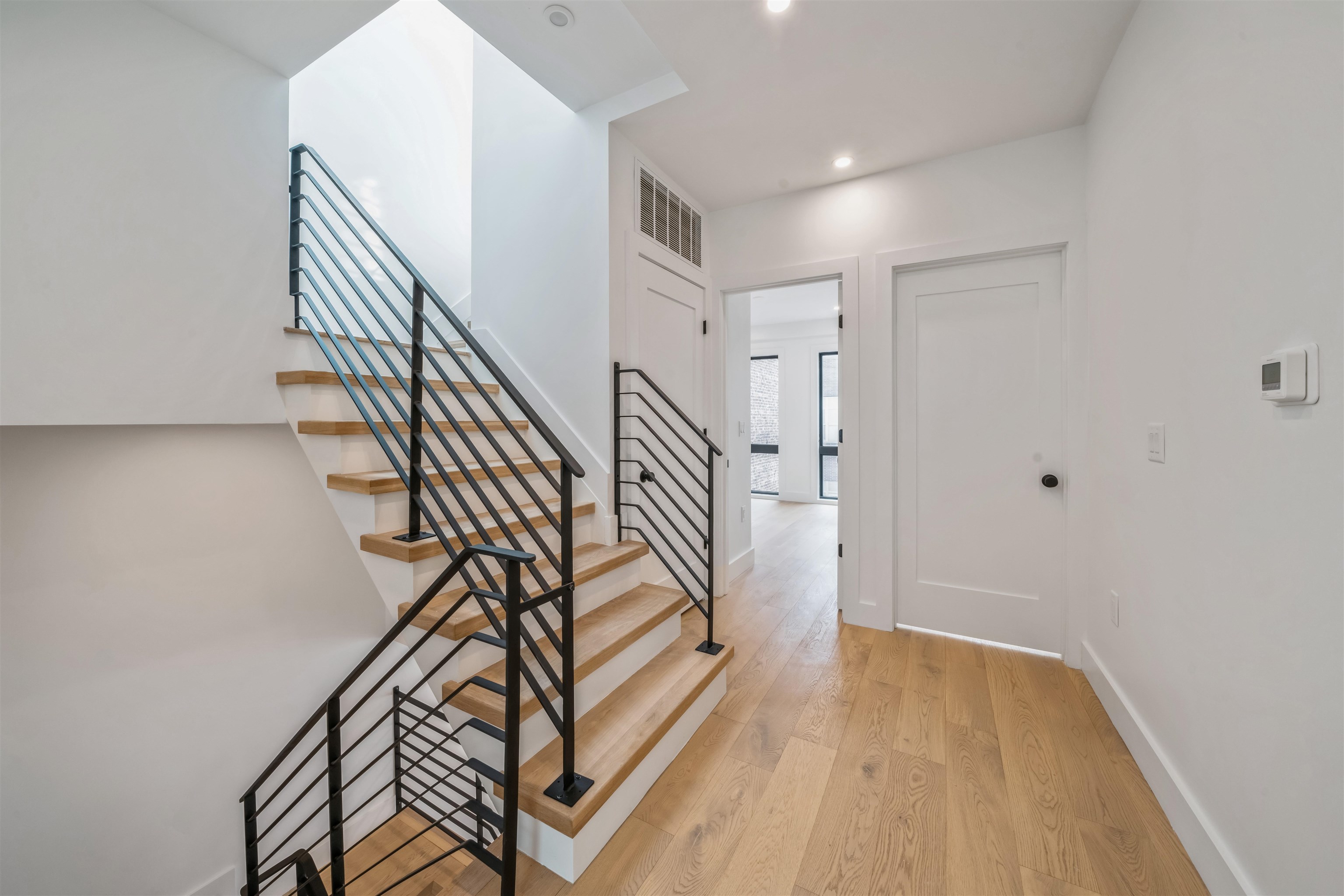 87 BRIGHT ST Unit: 4