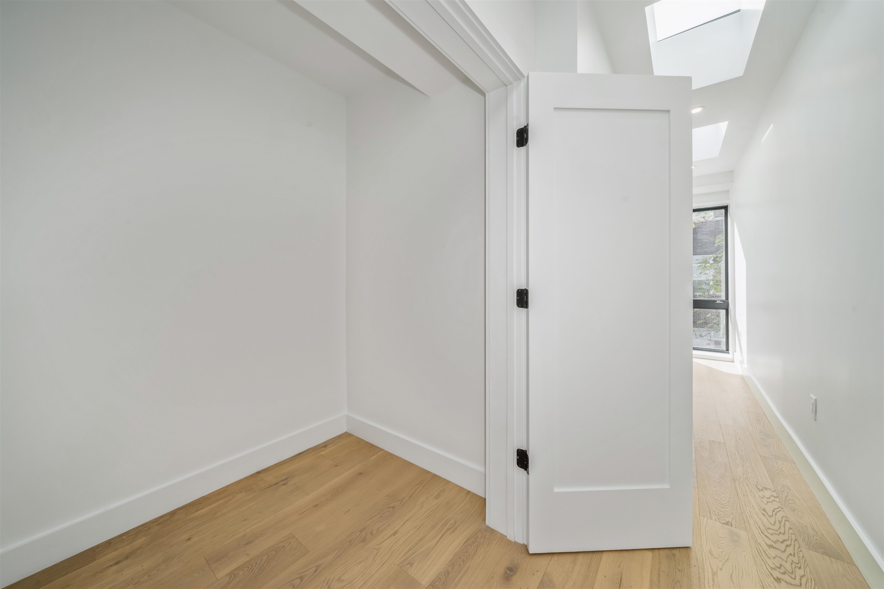 87 BRIGHT ST Unit: 4