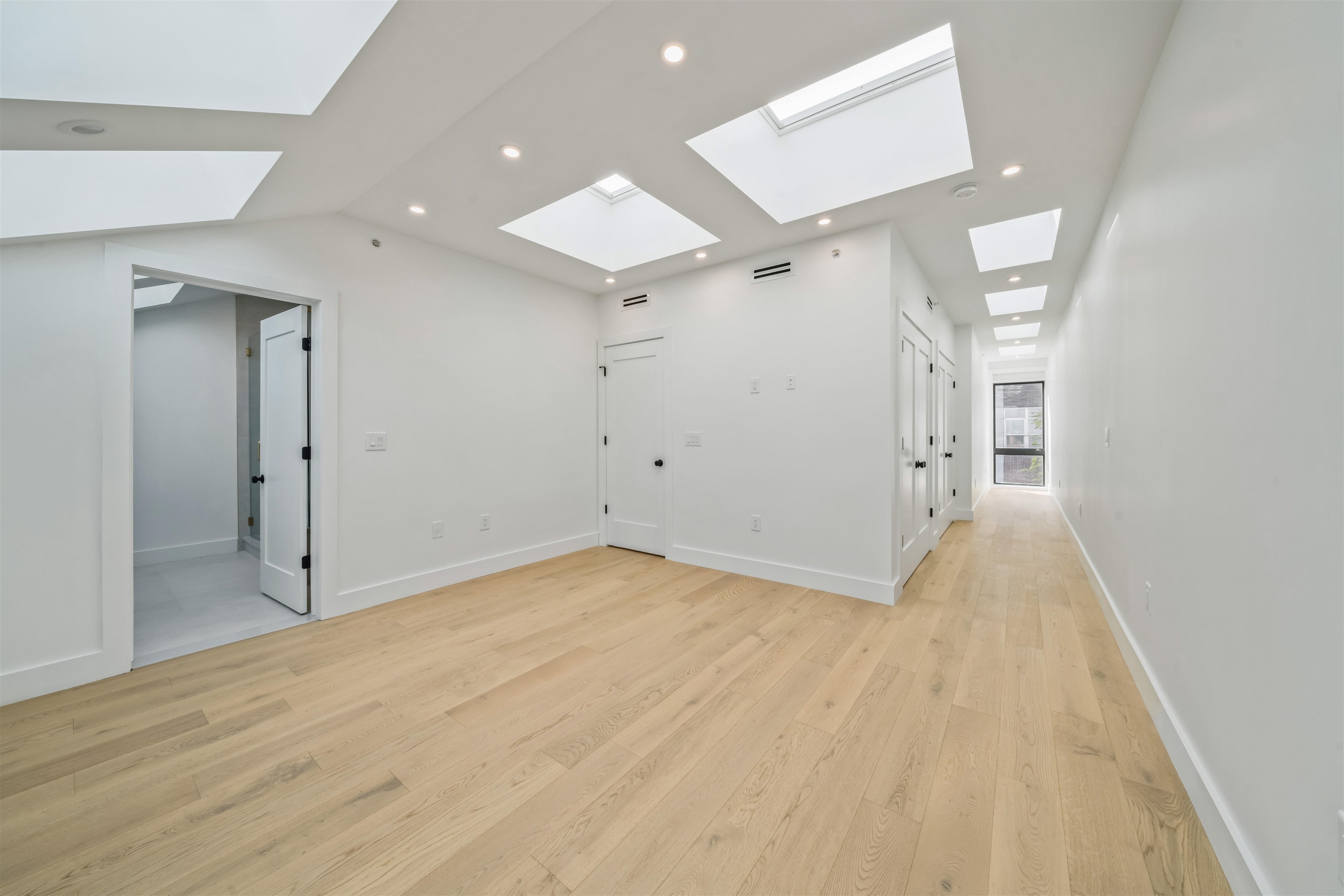 87 BRIGHT ST Unit: 4