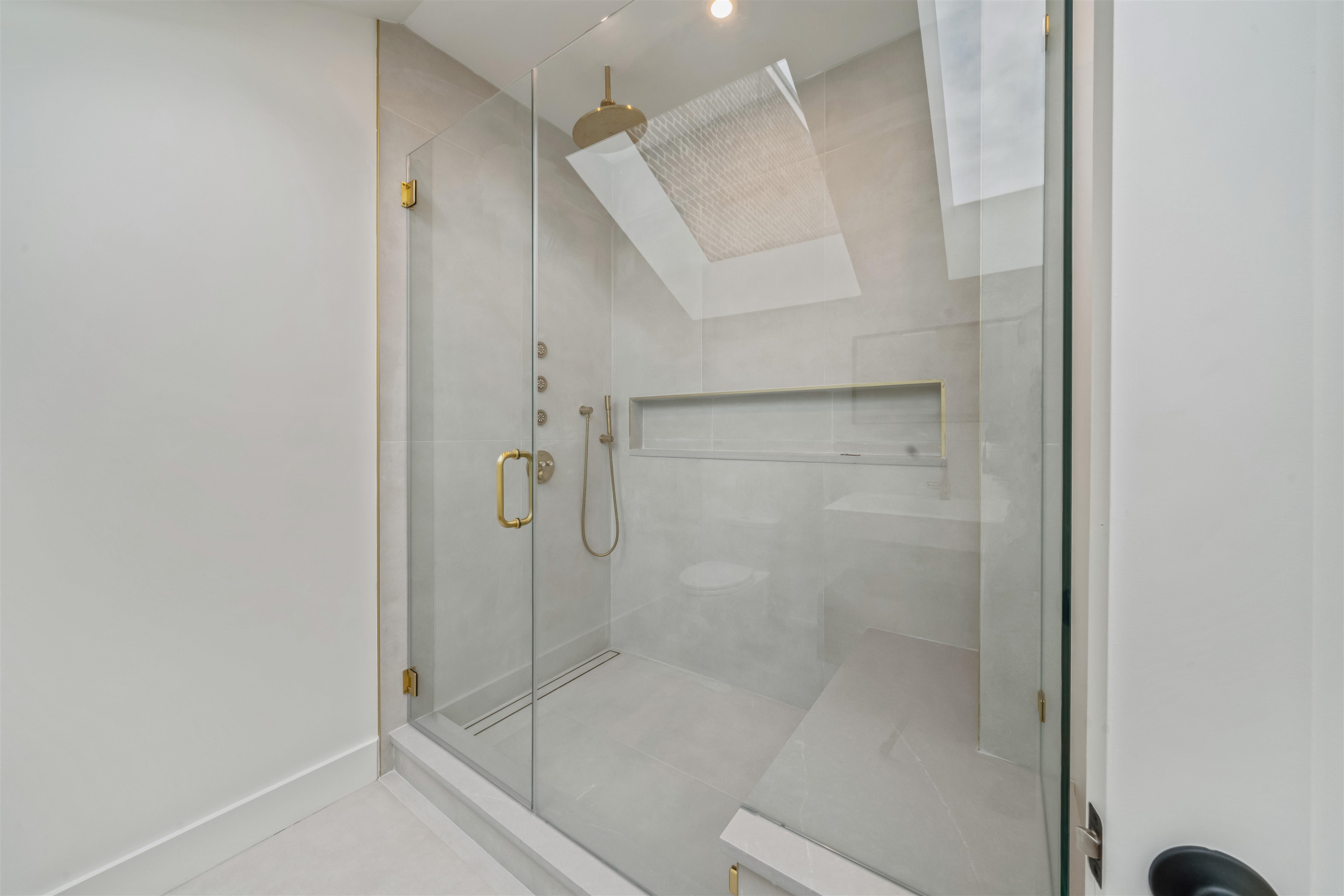 87 BRIGHT ST Unit: 4