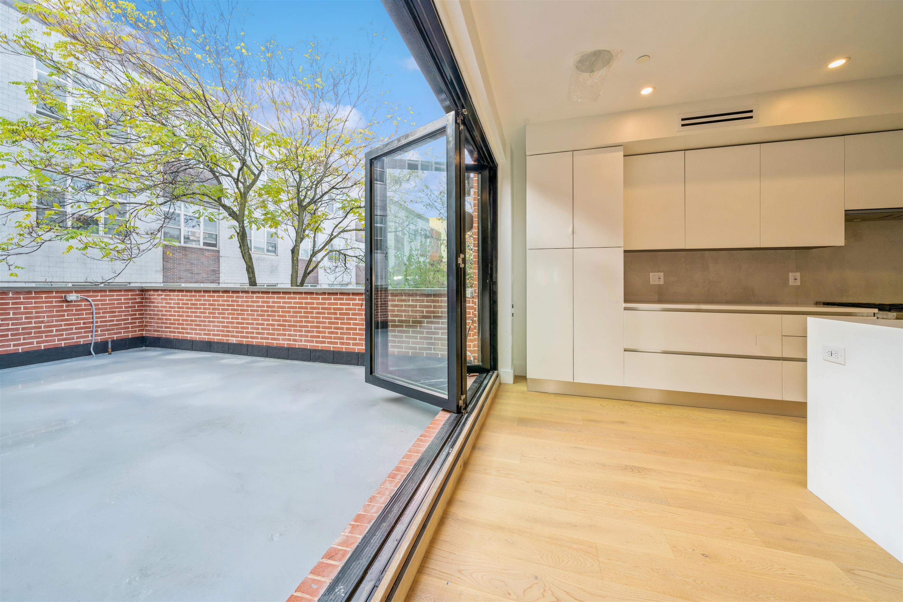 87 BRIGHT ST Unit: 4