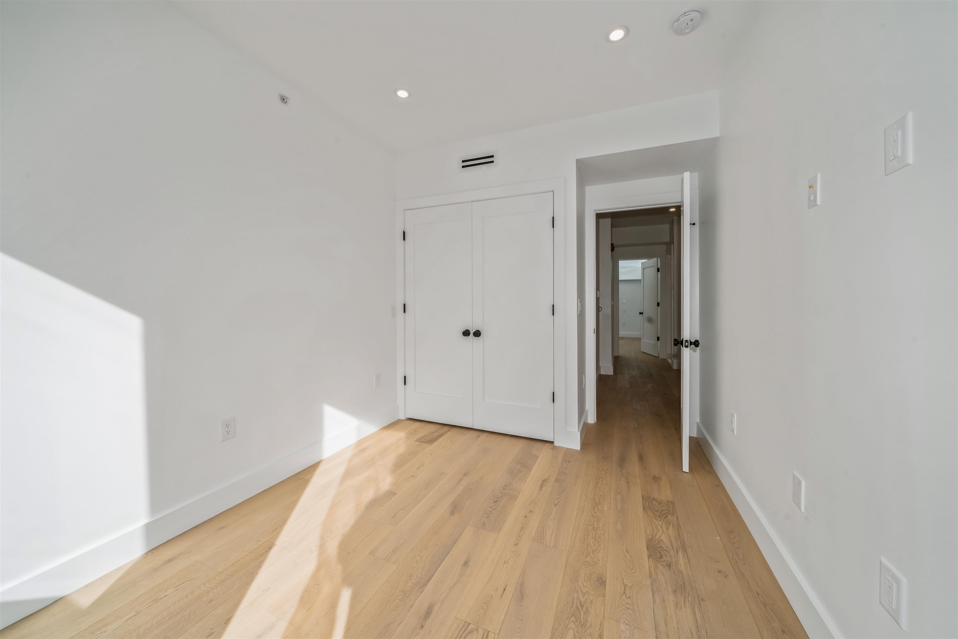 87 BRIGHT ST Unit: 4