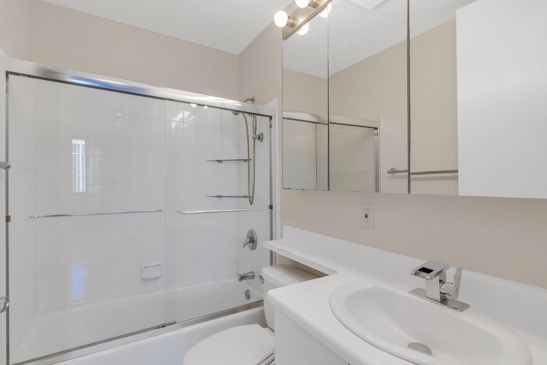 100 CARLYLE DR Unit: 11 C North