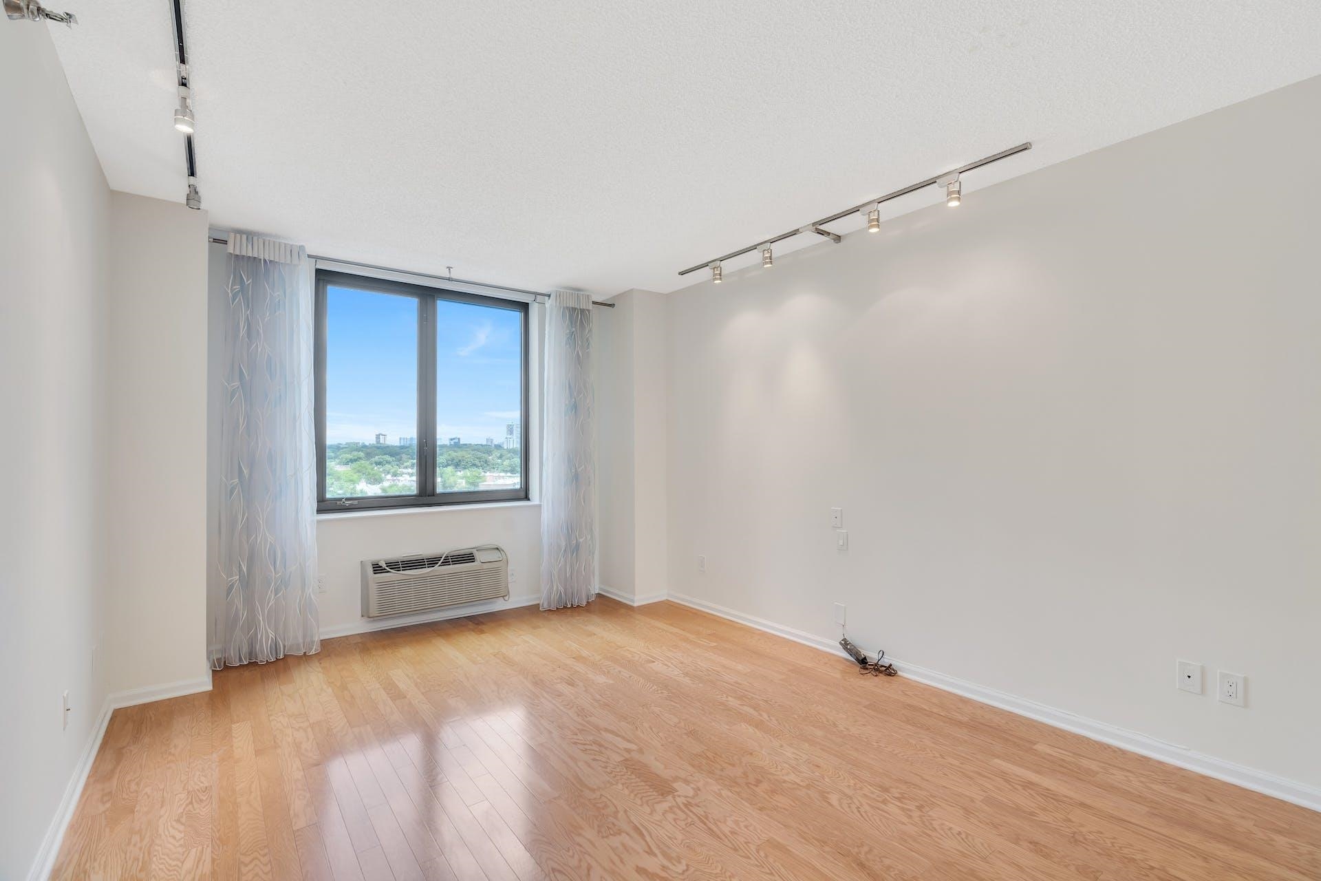100 CARLYLE DR Unit: 11 C North