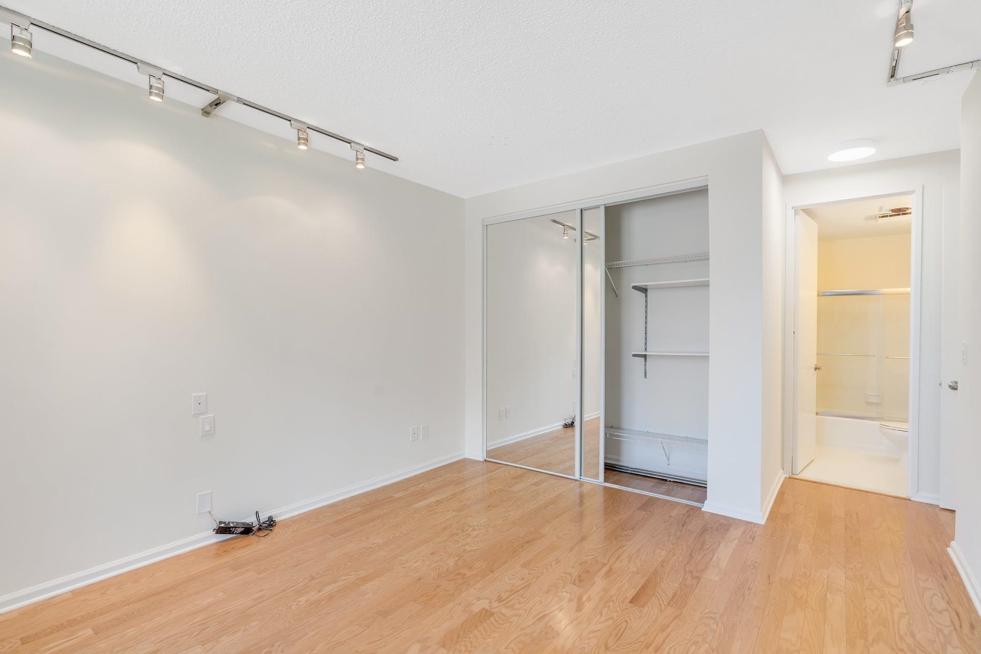 100 CARLYLE DR Unit: 11 C North